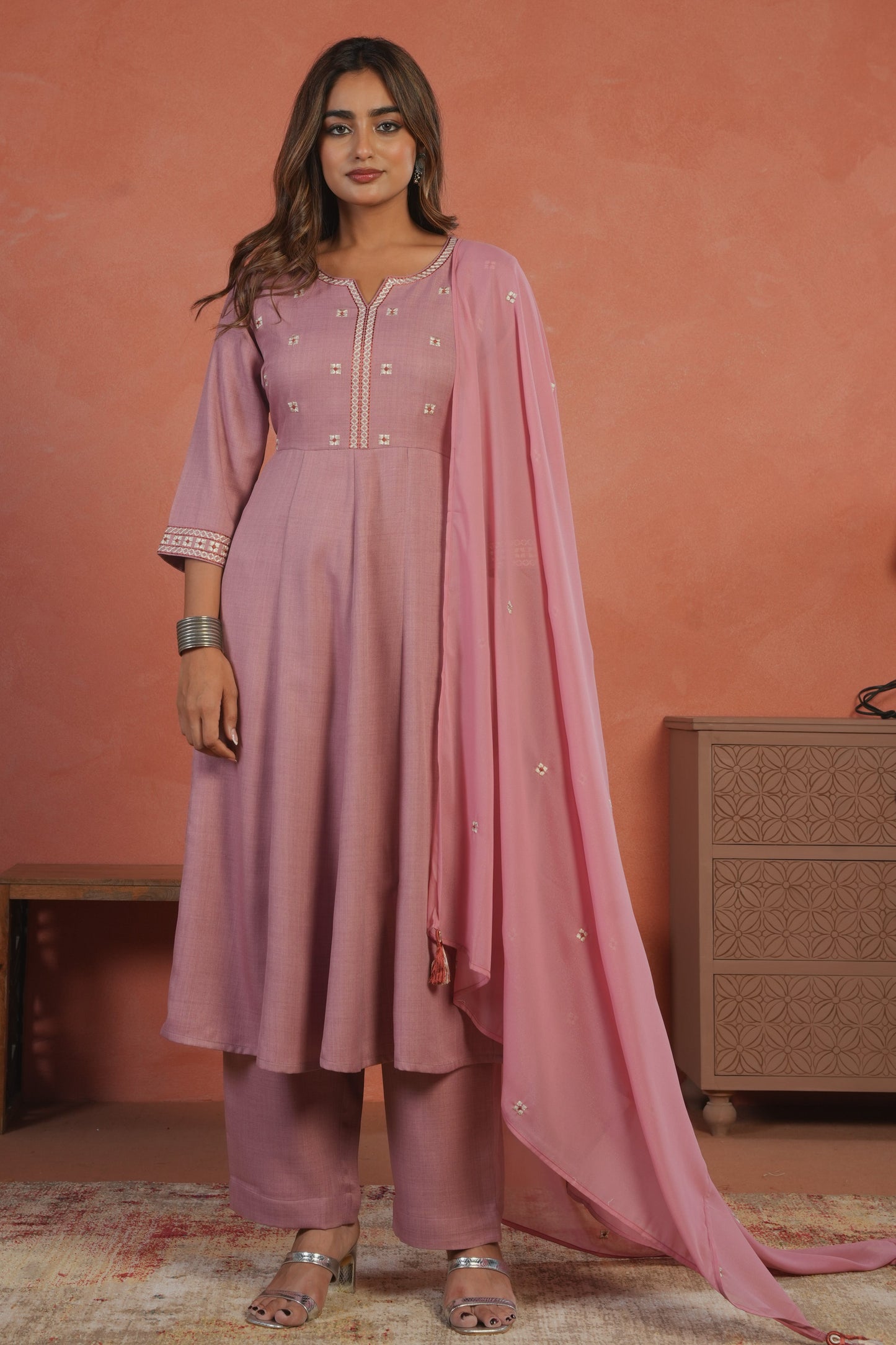 Embroidered Georgette Solid Peach Dupatta