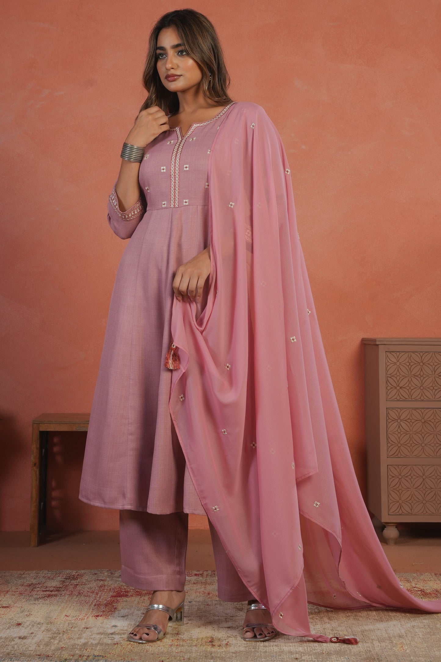 Embroidered Georgette Solid Peach Dupatta