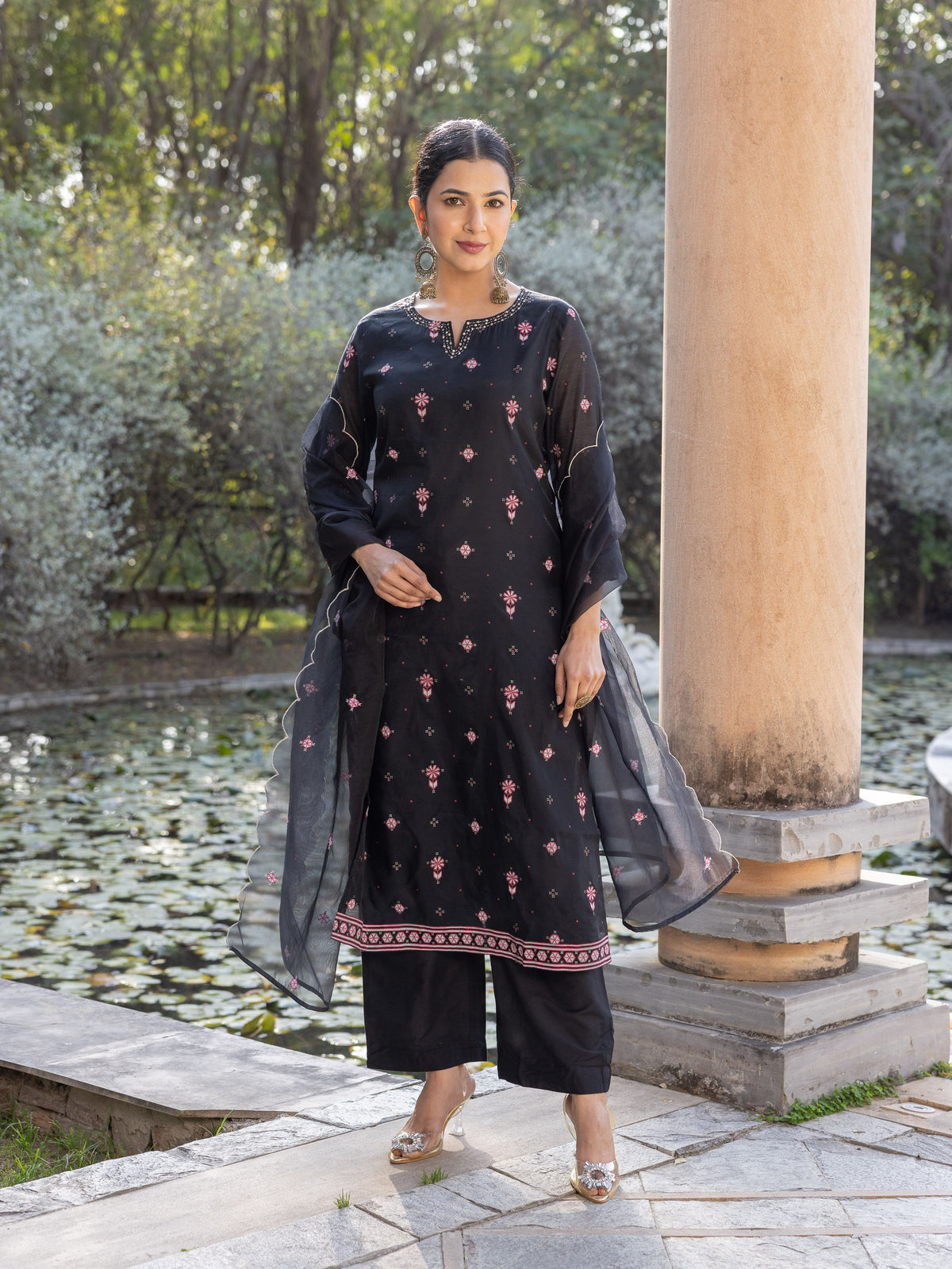 Embroidered Chanderi Geometric Straight Black Kurta