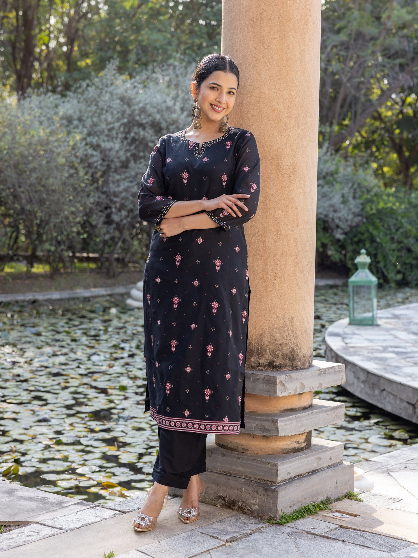 Embroidered Chanderi Geometric Straight Black Kurta
