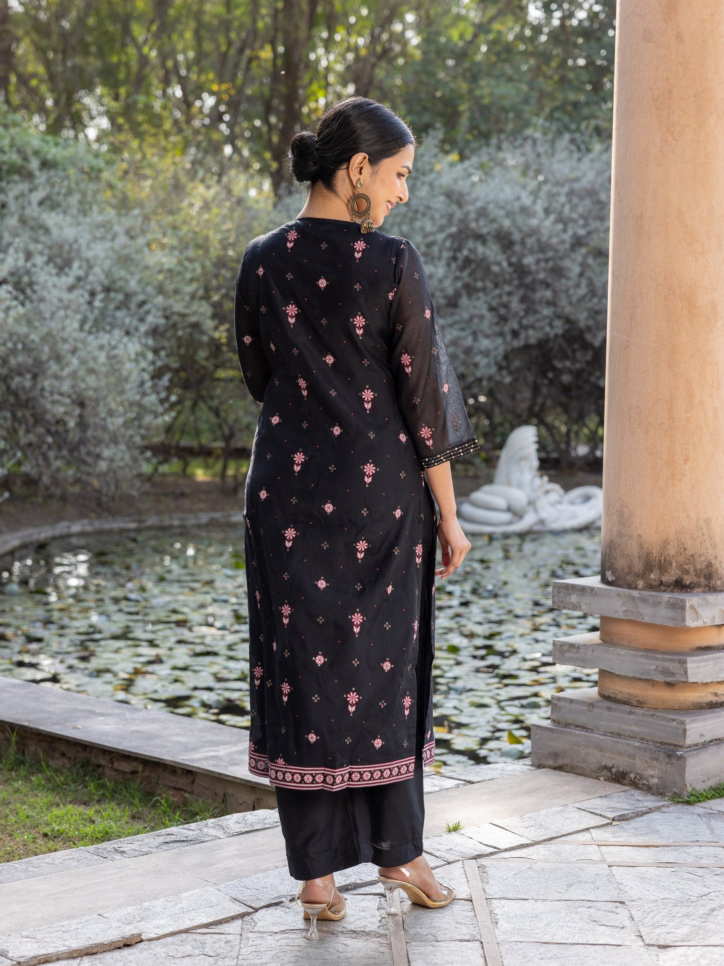 Embroidered Chanderi Geometric Straight Black Kurta