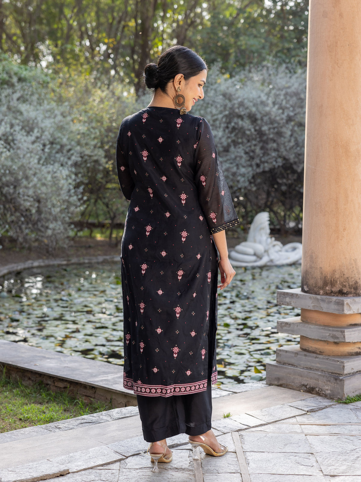 Embroidered Chanderi Geometric Straight Black Kurta