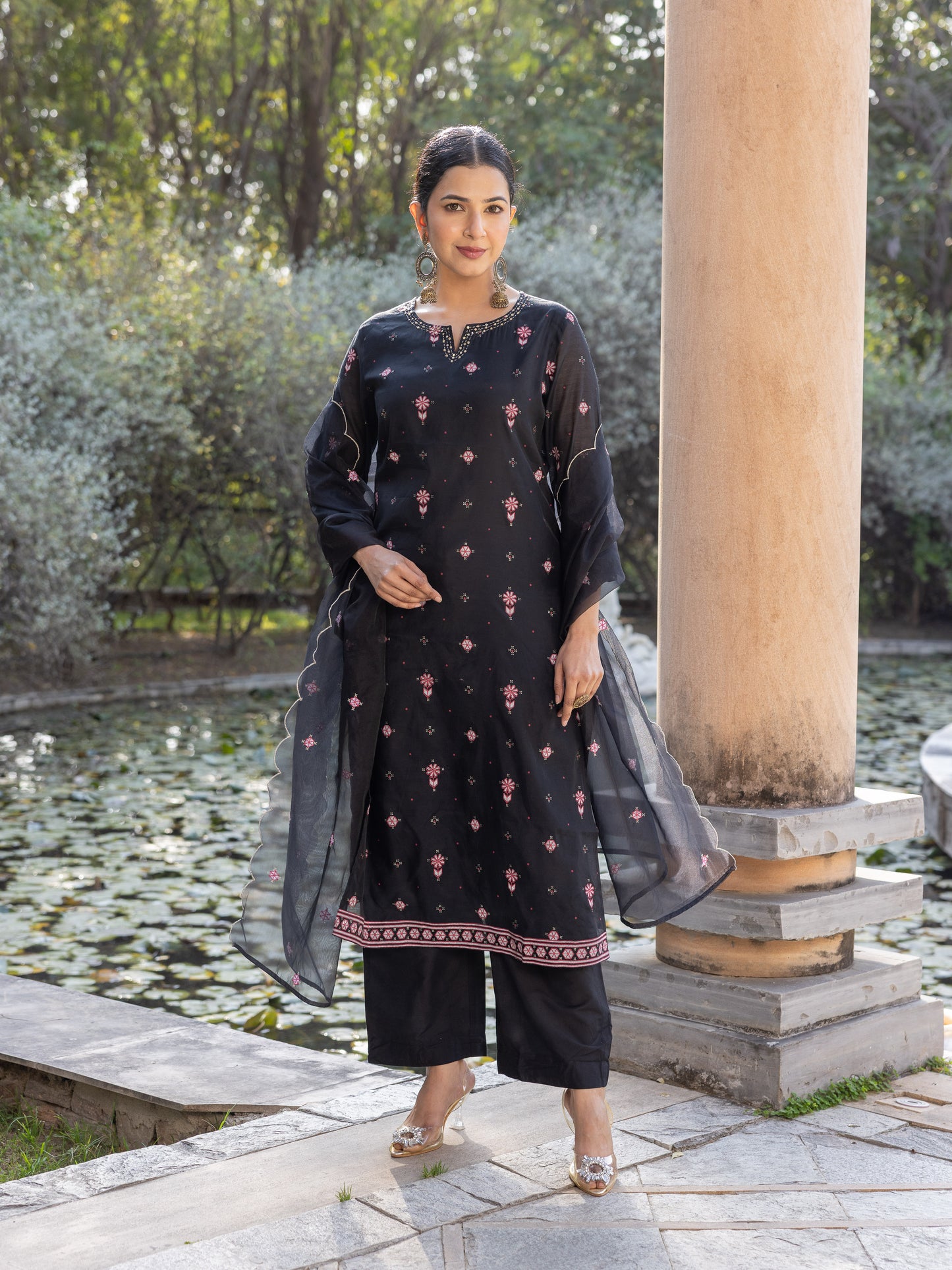Embroidered Chanderi Geometric Straight Black Kurta