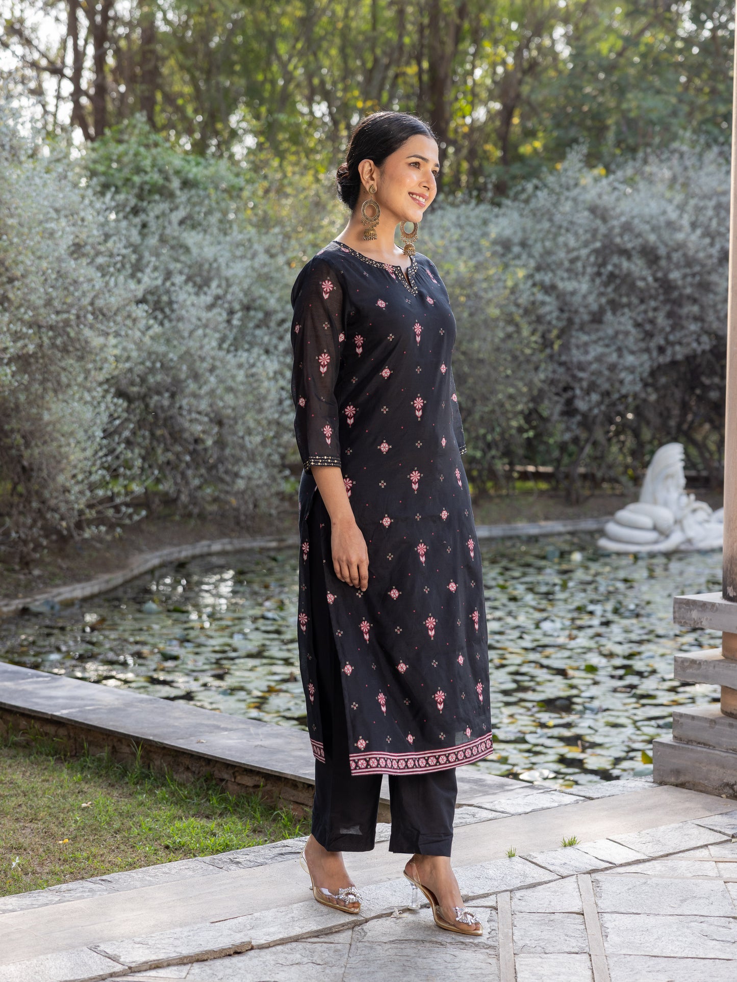 Embroidered Chanderi Geometric Straight Black Kurta