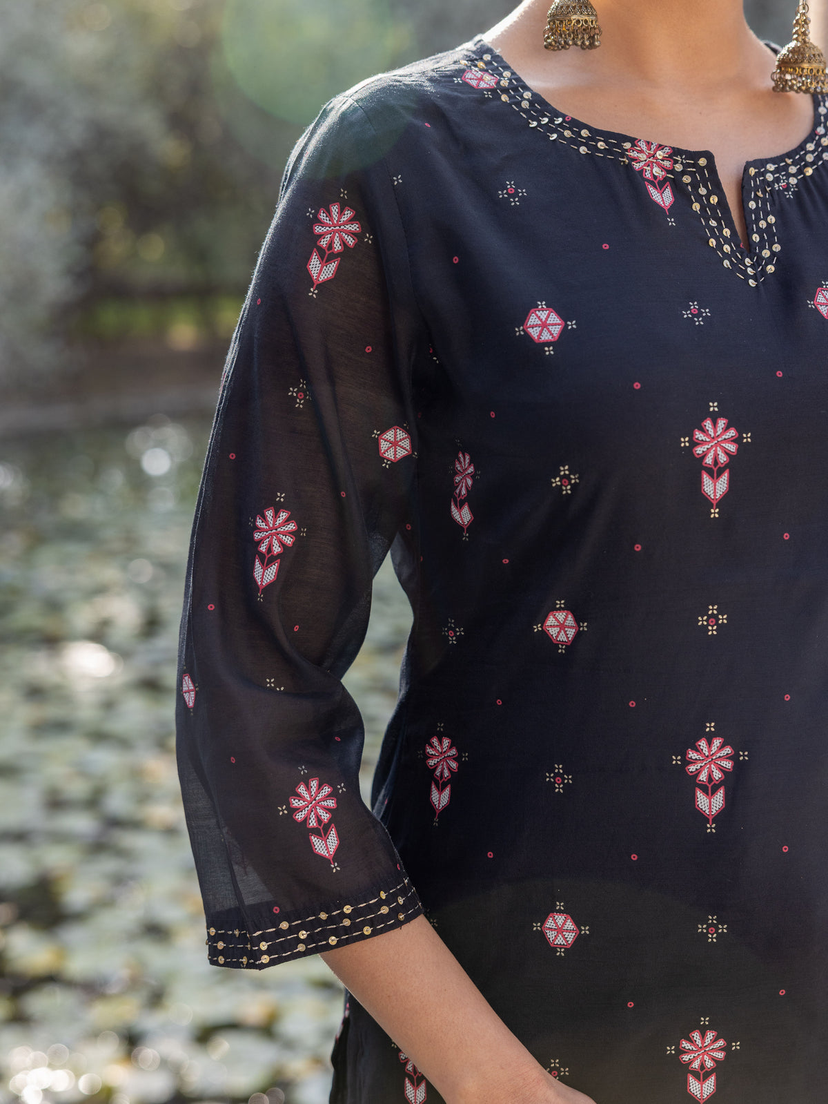 Embroidered Chanderi Geometric Straight Black Kurta