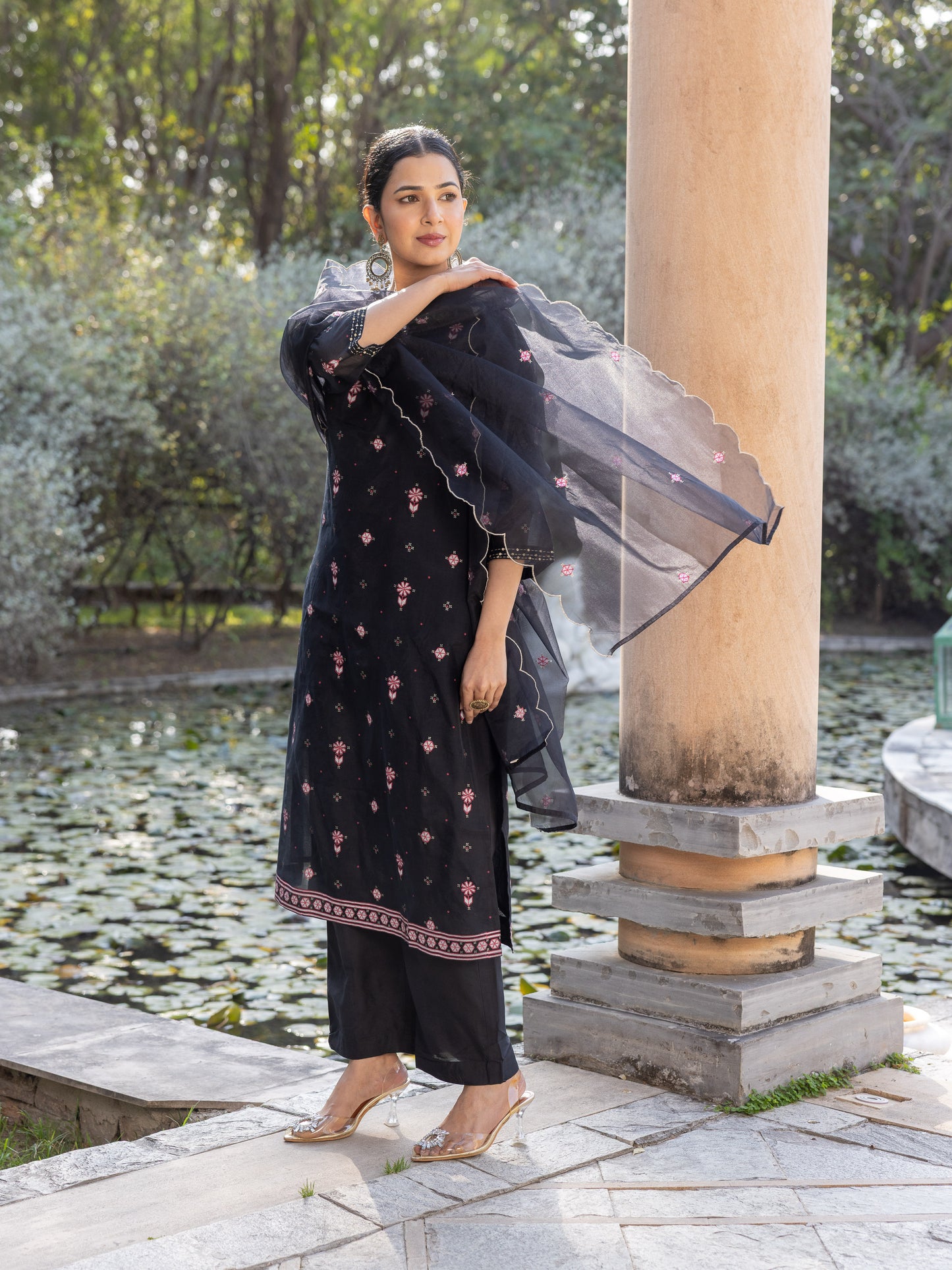 Embroidered Chanderi Geometric Straight Black Kurta