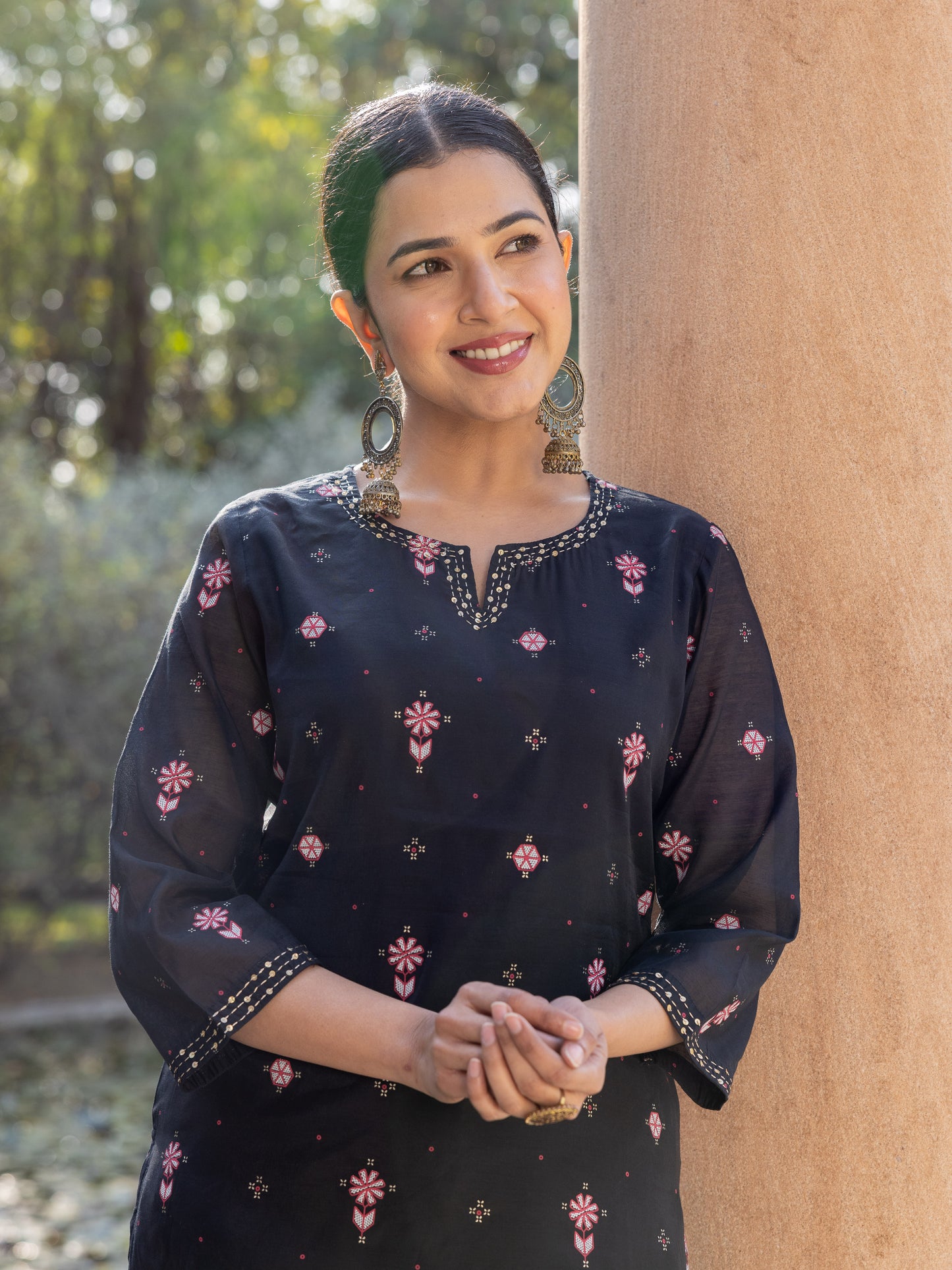 Embroidered Chanderi Geometric Straight Black Kurta