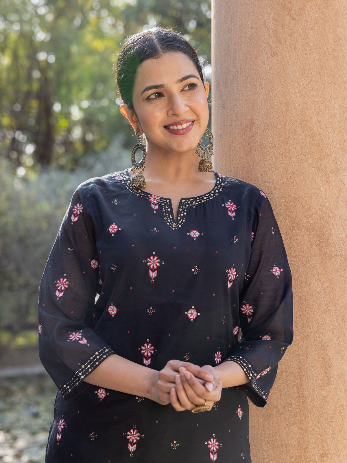 Embroidered Chanderi Geometric Straight Black Kurta