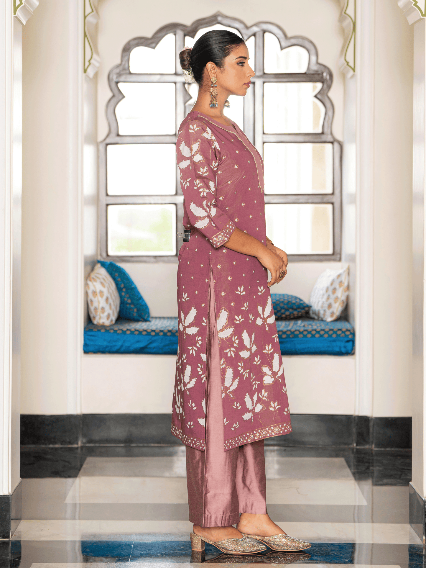 Embroidered Shimmer Placement Print Straight Mauve Kurta