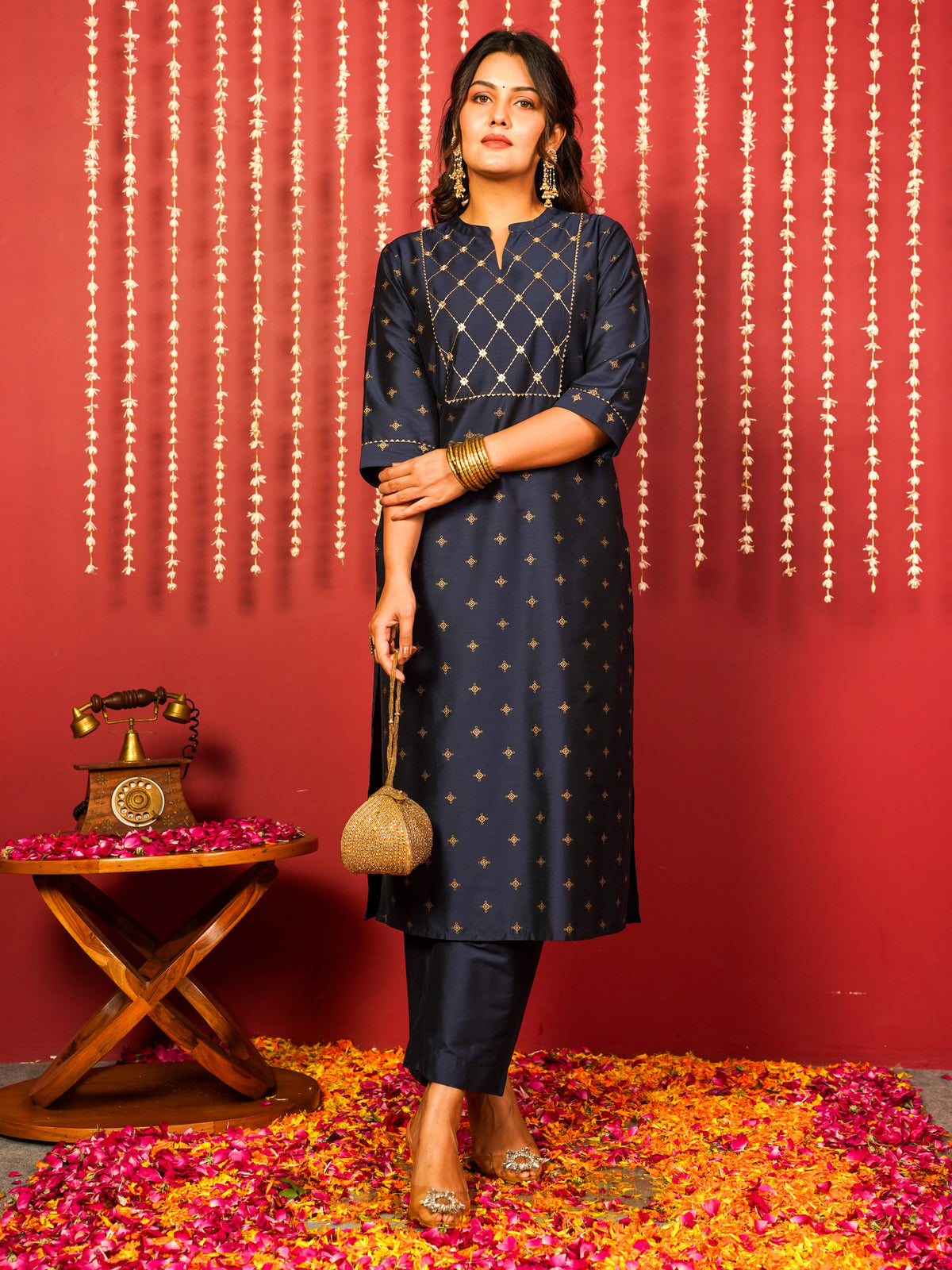 Embroidered Blended Silk Gold foil Straight Blue Kurta