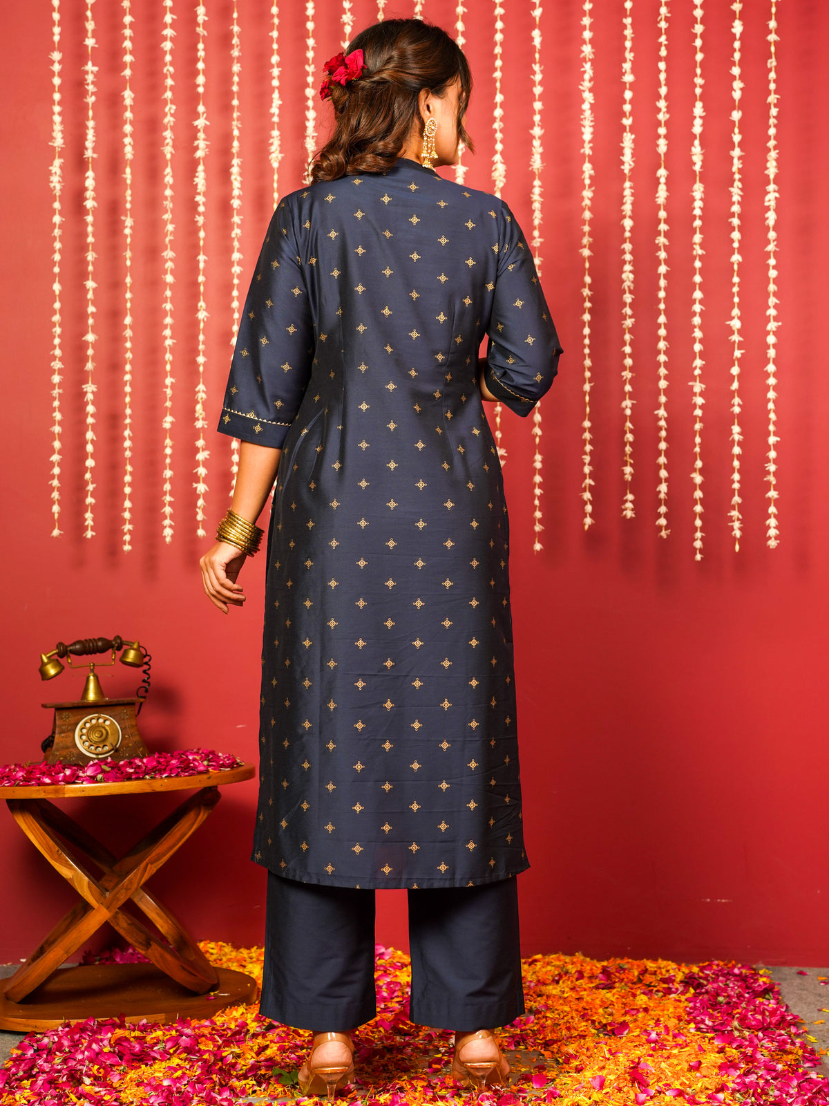 Embroidered Blended Silk Gold foil Straight Blue Kurta