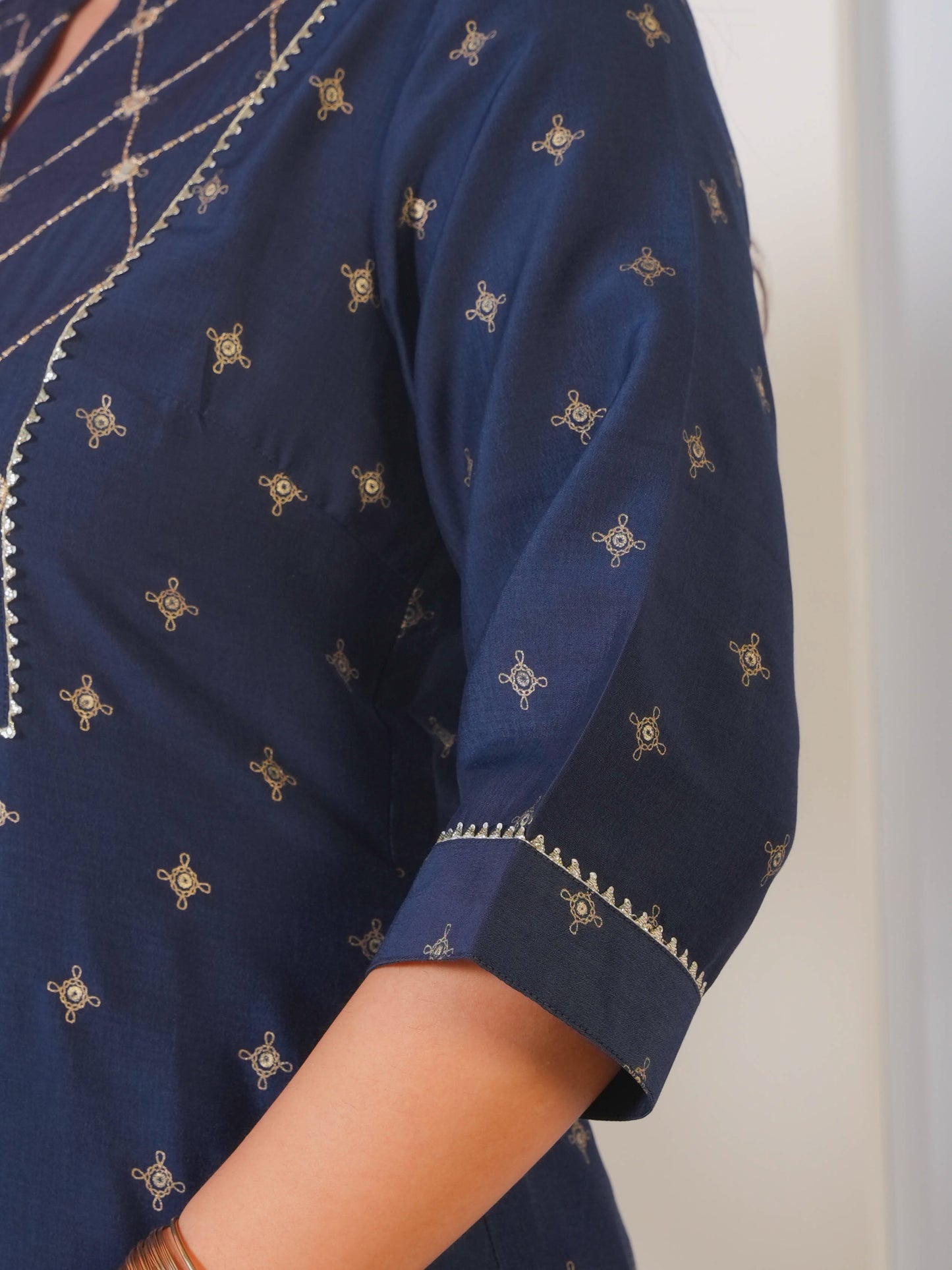 Embroidered Blended Silk Gold foil Straight Blue Kurta