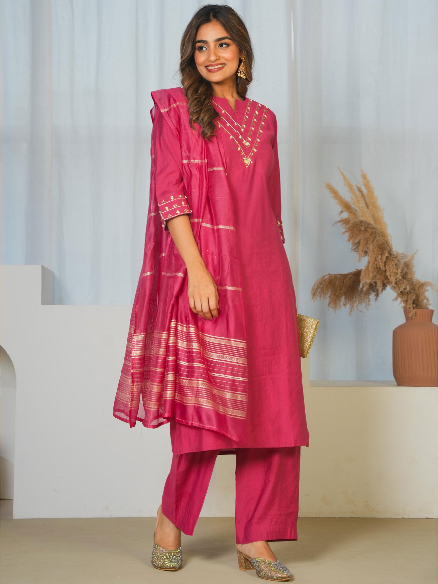 Vertigan Solid Straight Wine Kurta