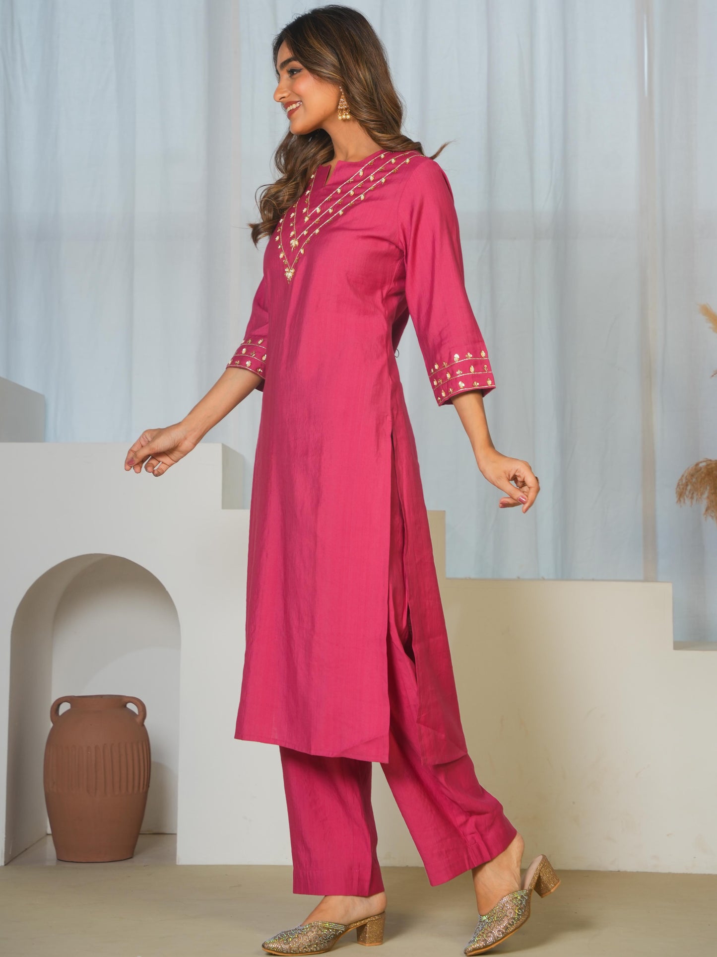 Vertigan Solid Straight Wine Kurta