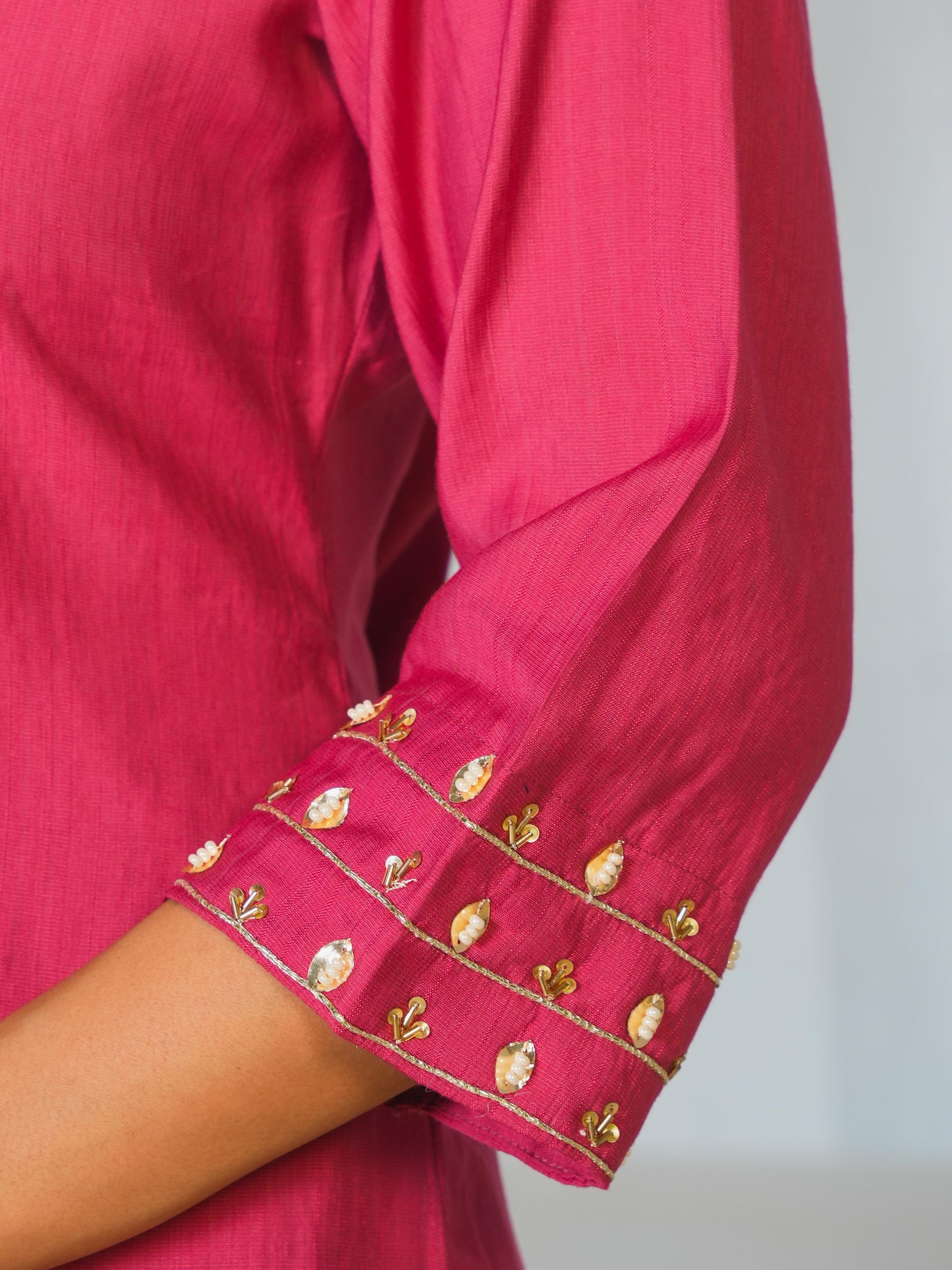 Vertigan Solid Straight Wine Kurta