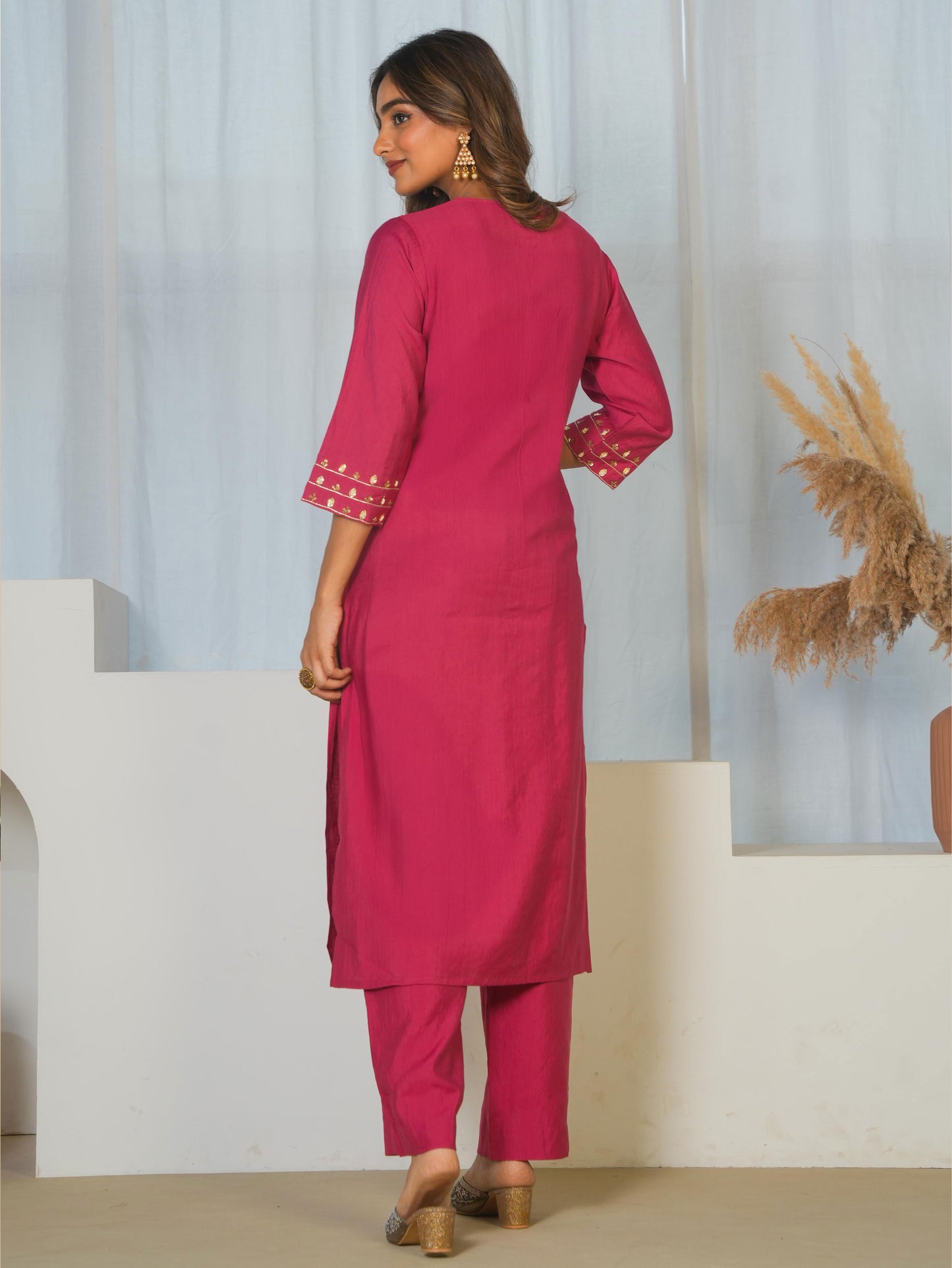 Vertigan Solid Straight Wine Kurta