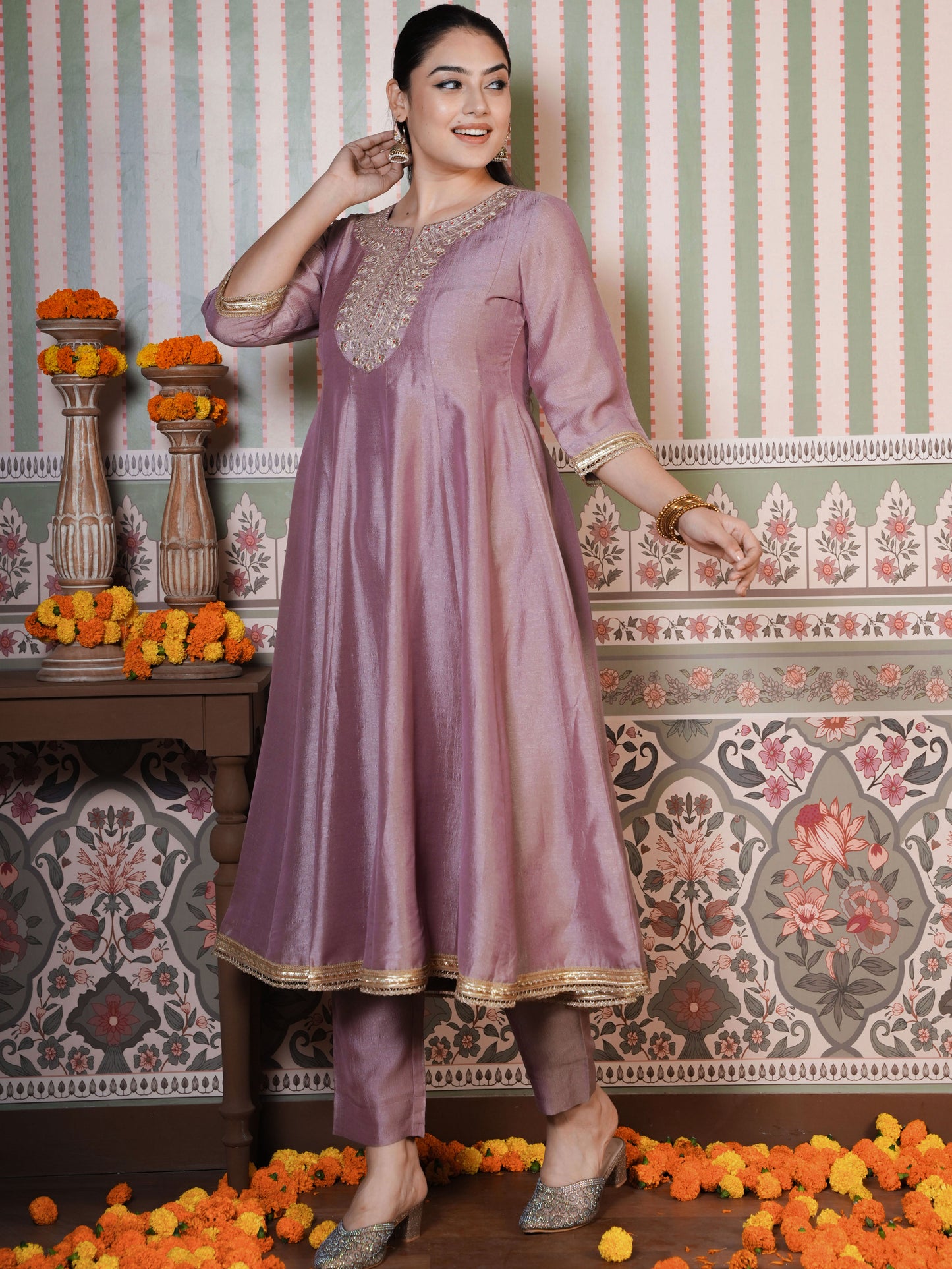 Embroidered Silk Blend Solid Onion Pink Kurta