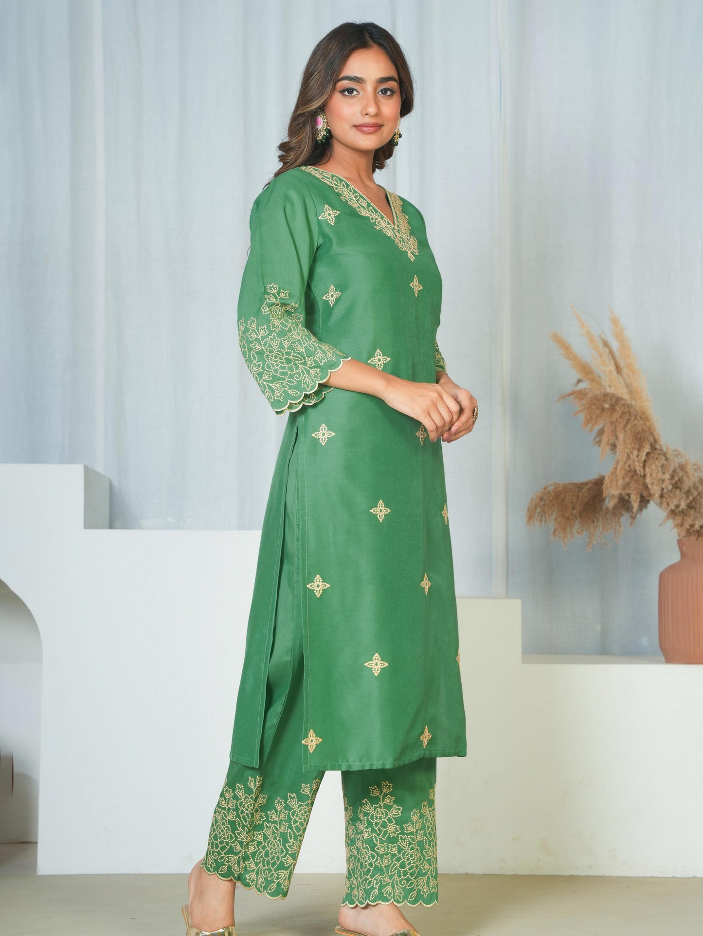 Embroidered Chiffon Solid Straight Light green Kurta