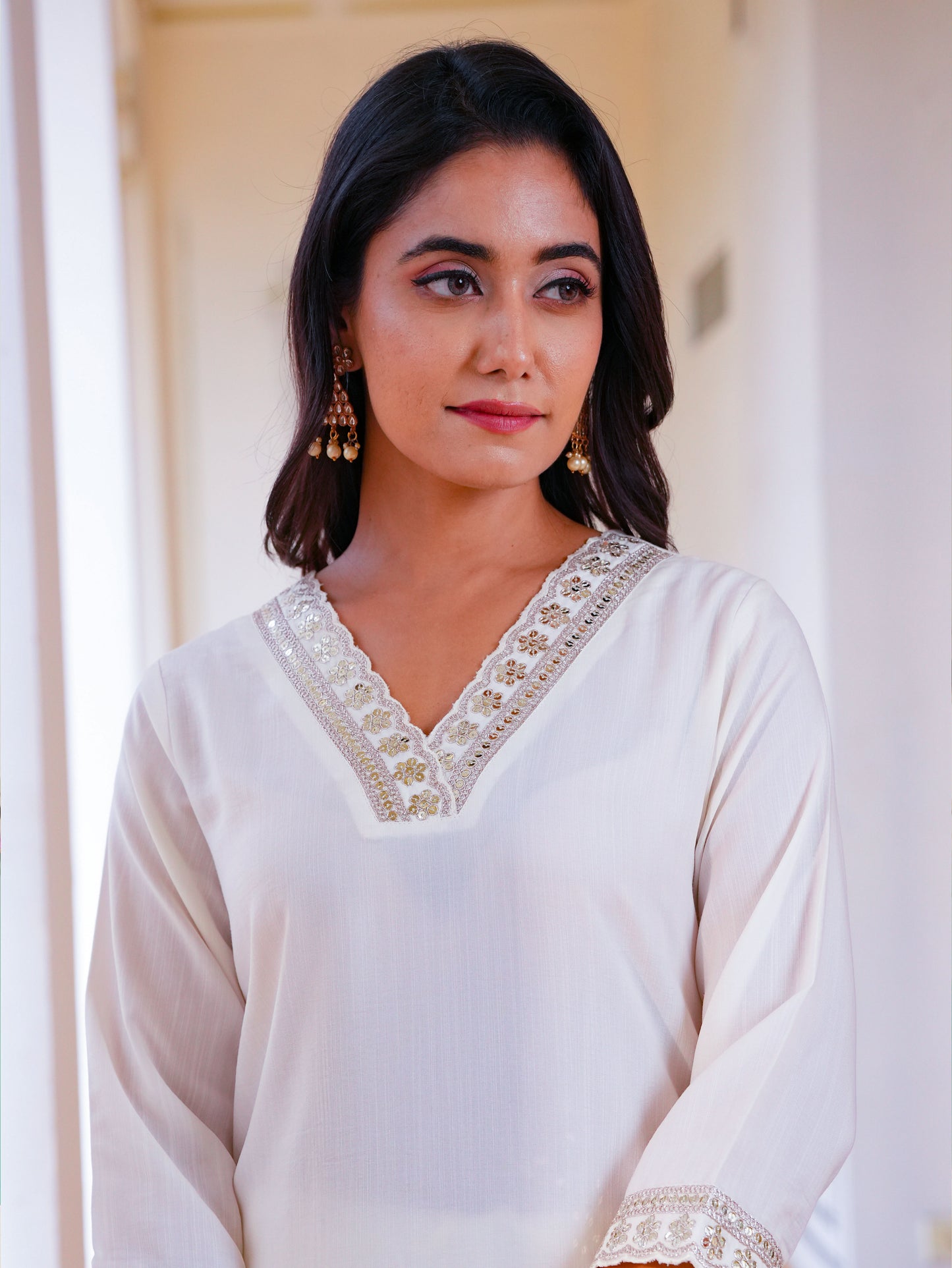 Embroidered Slub Solid Straight Off White Kurta