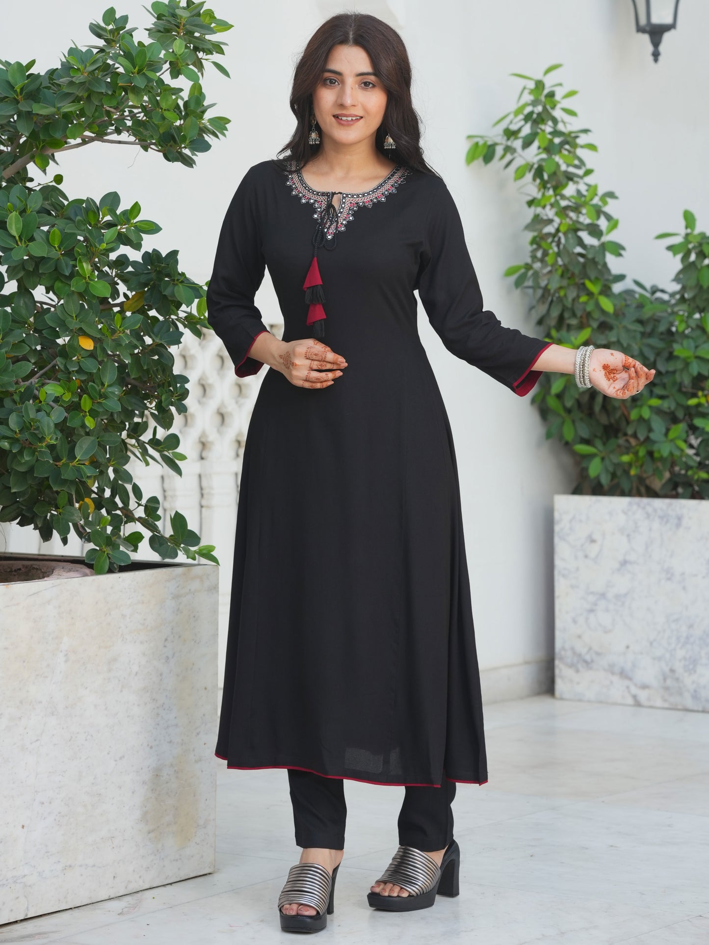 Embroidered Viscose Solid Anarkali Anarkali Black Kurta