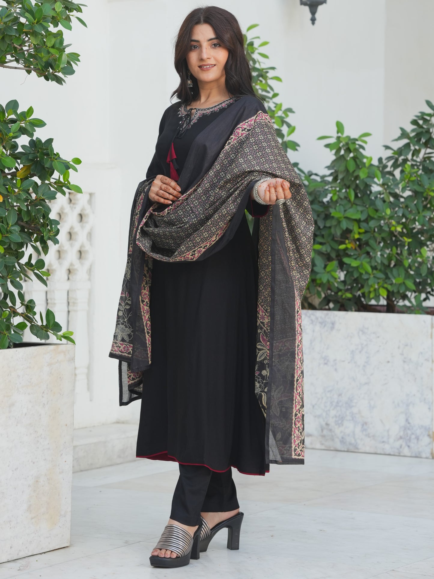 Embroidered Viscose Solid Anarkali Anarkali Black Kurta