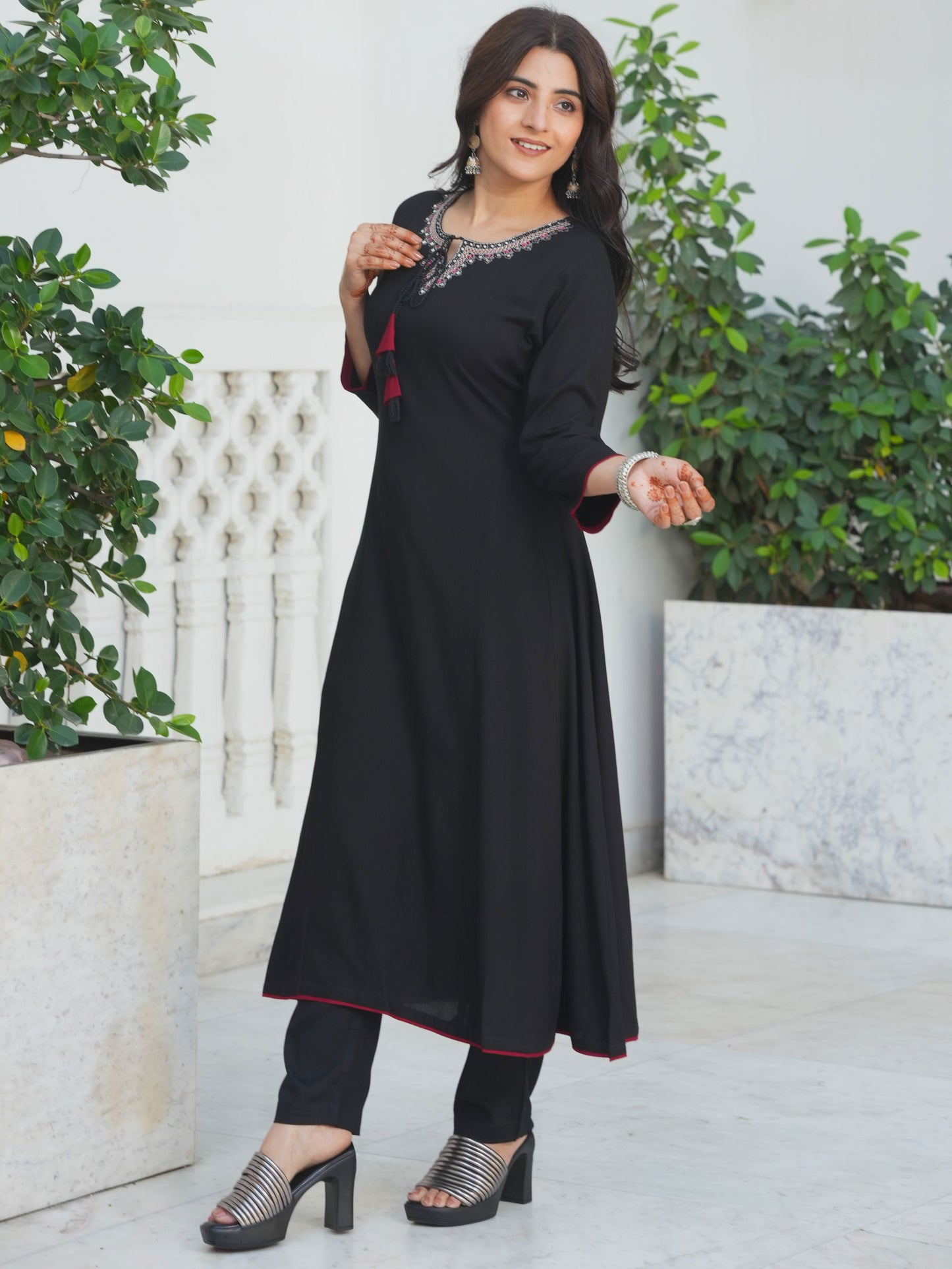 Embroidered Viscose Solid Anarkali Anarkali Black Kurta