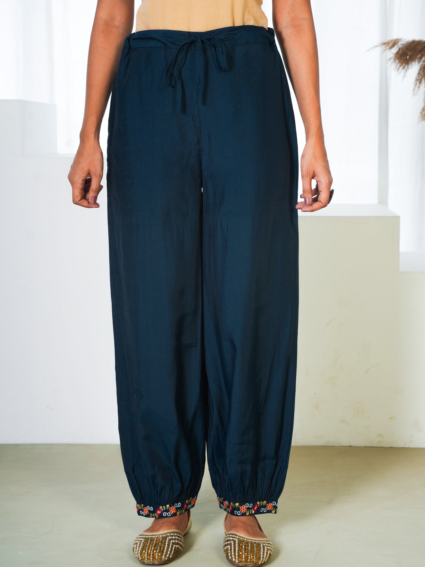 Roman silk Solid Teal Trousers