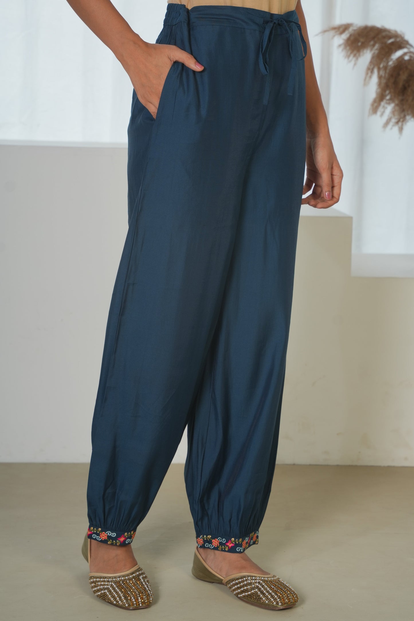 Roman silk Solid Teal Trousers