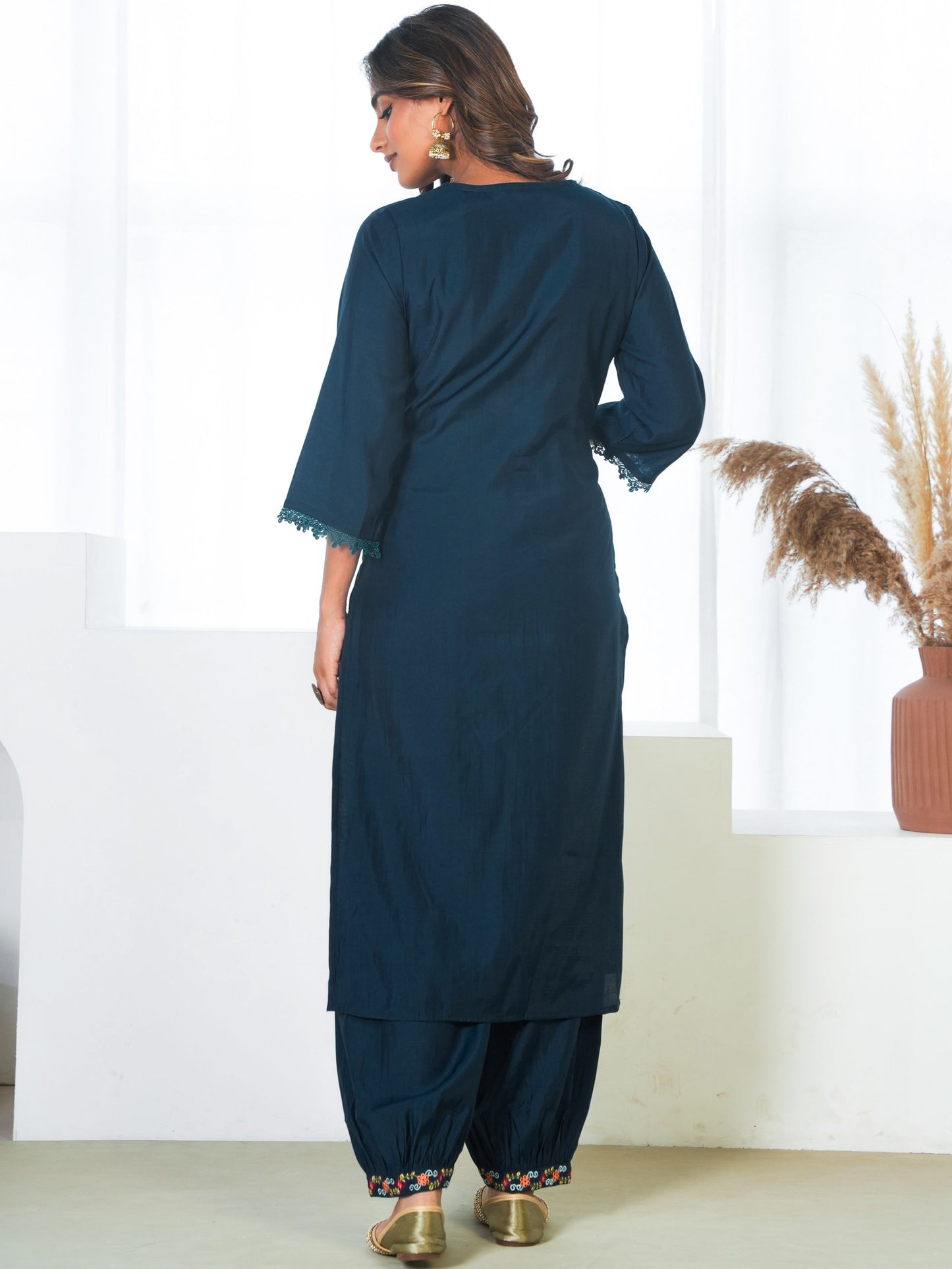 Embroidered Roman silk Solid Teal Kurta
