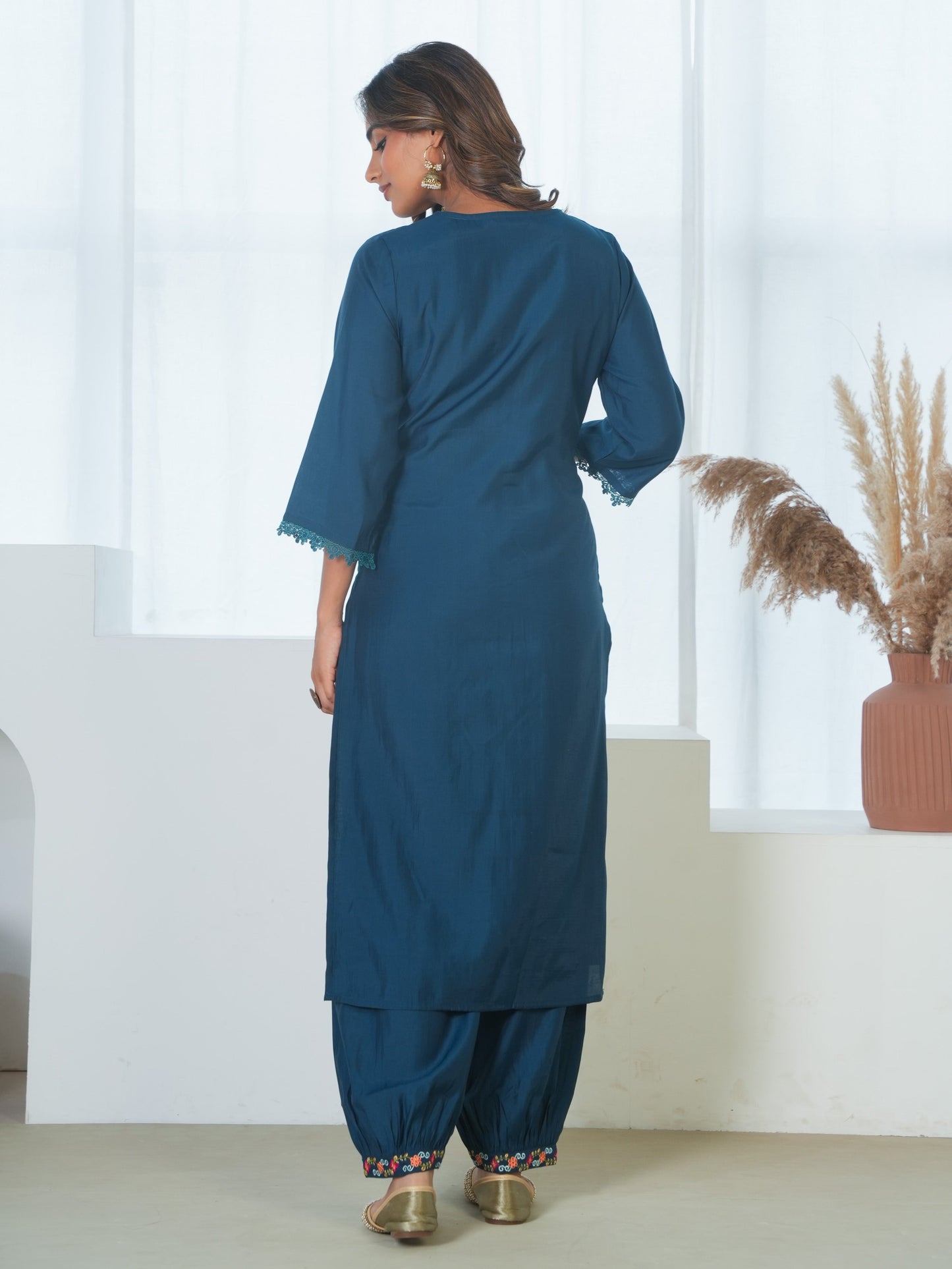 Embroidered Roman silk Solid Teal Kurta