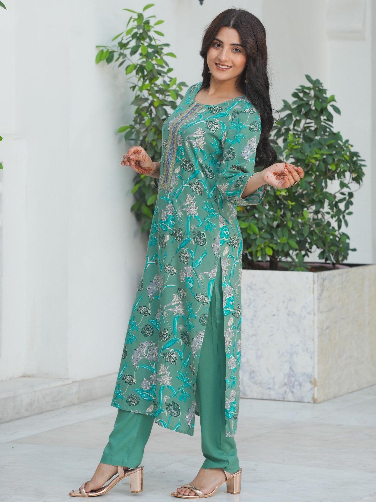 Embroidered Viscose Floral Sage Green Straight Kurta