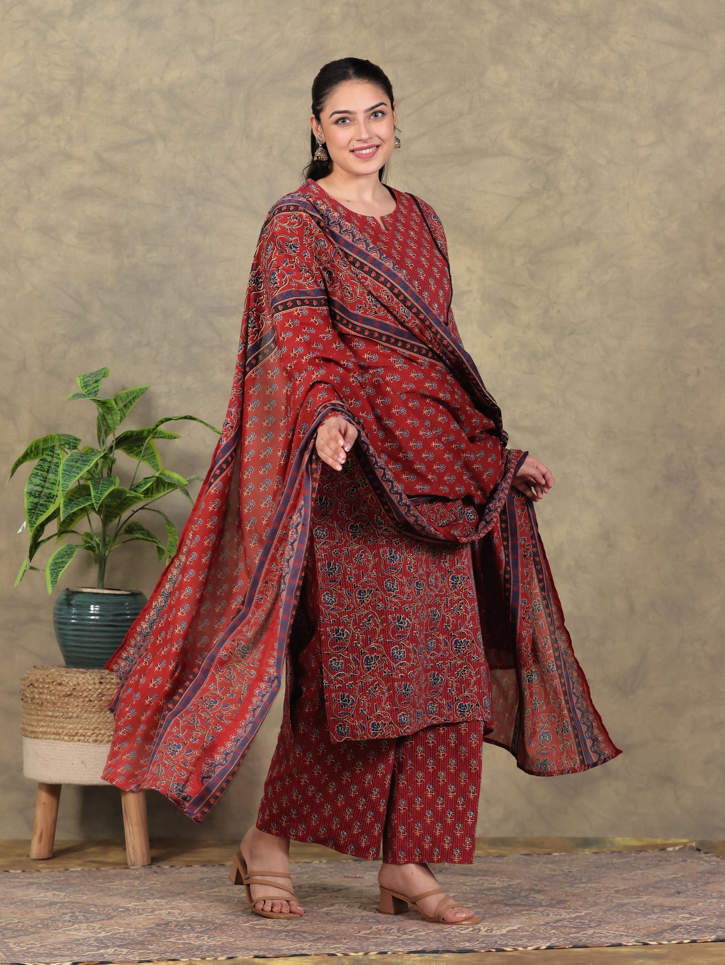 Embroidered Kantha Cotton Floral Straight Rust Kurta