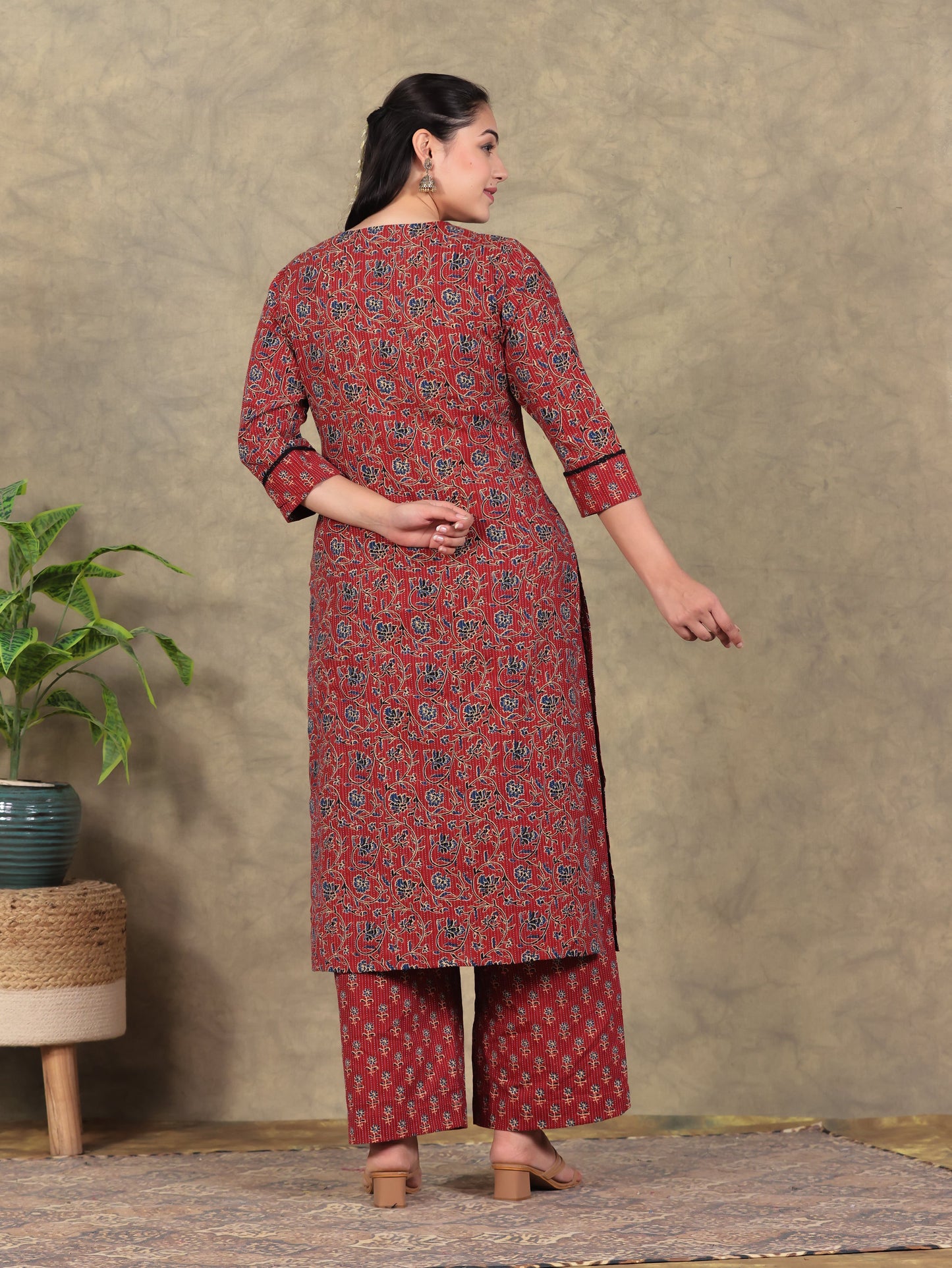 Embroidered Kantha Cotton Floral Straight Rust Kurta