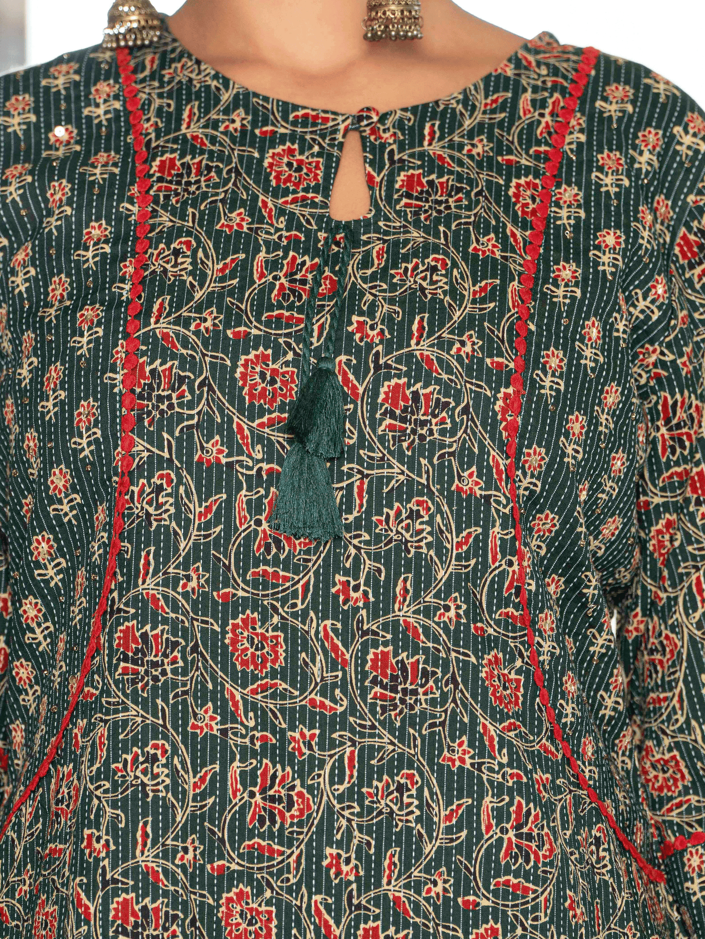 Embroidered Kantha Cotton Floral Straight Green Kurta