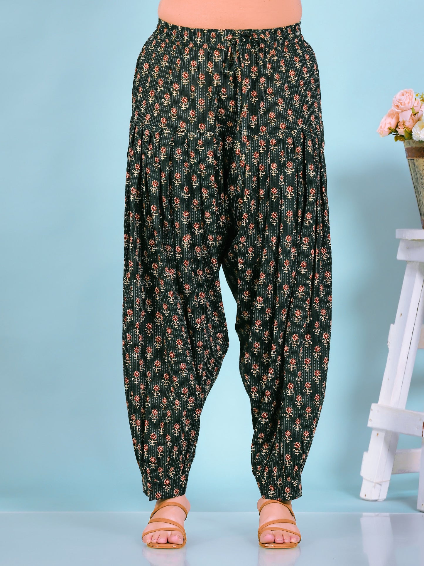 Embroidered Kantha Cotton Floral Straight Green Kurta