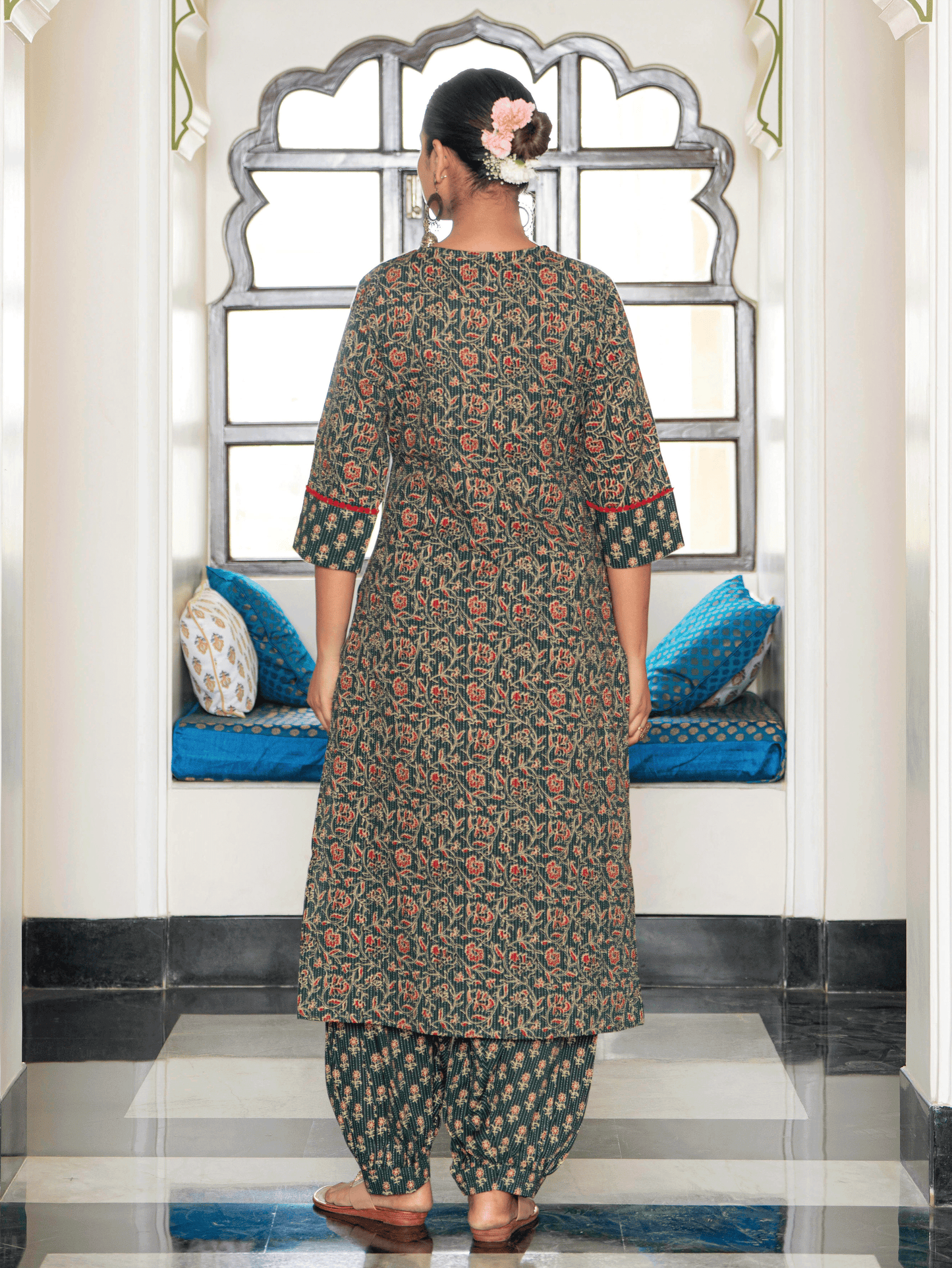 Embroidered Kantha Cotton Floral Straight Green Kurta