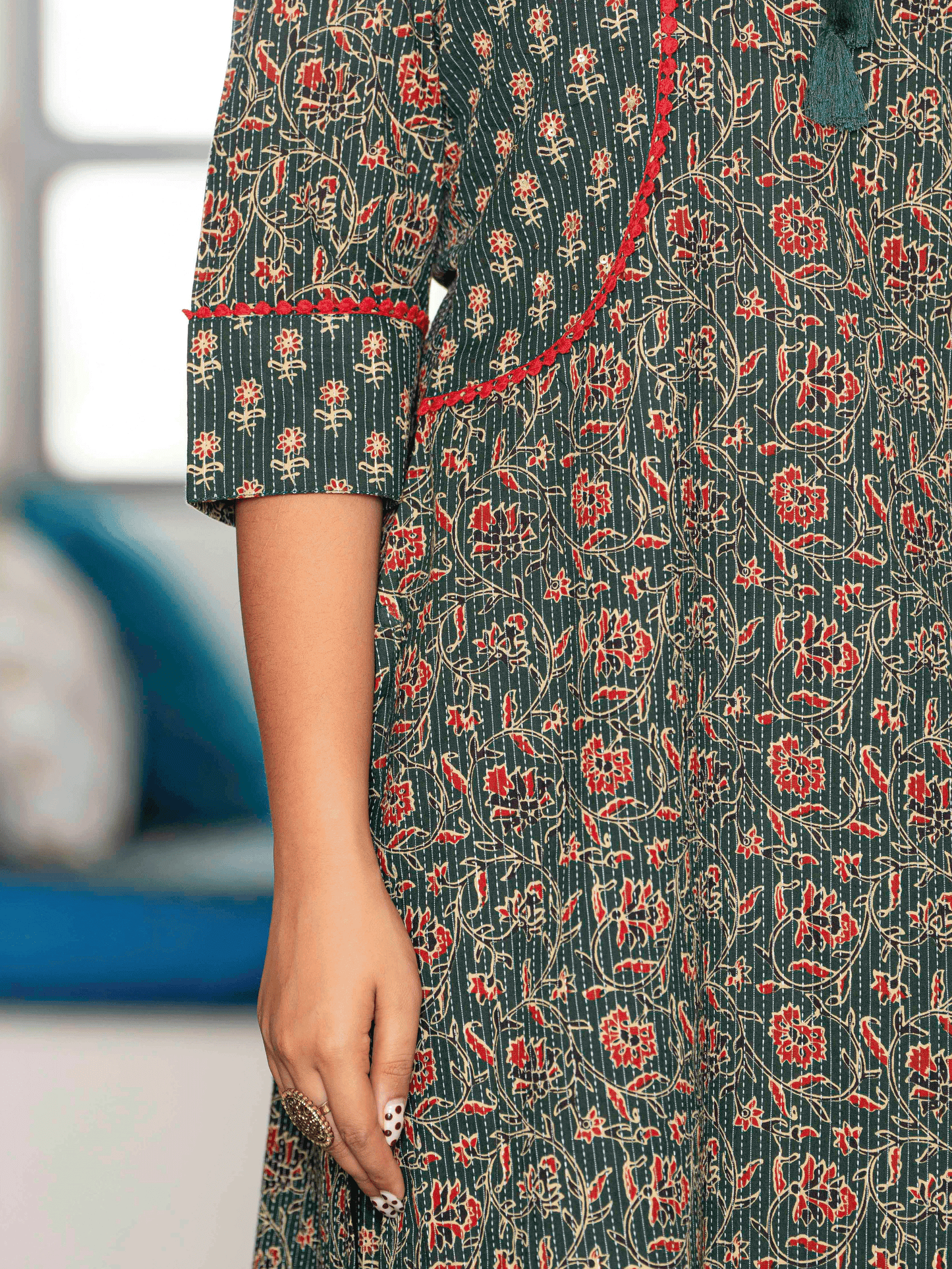Embroidered Kantha Cotton Floral Straight Green Kurta