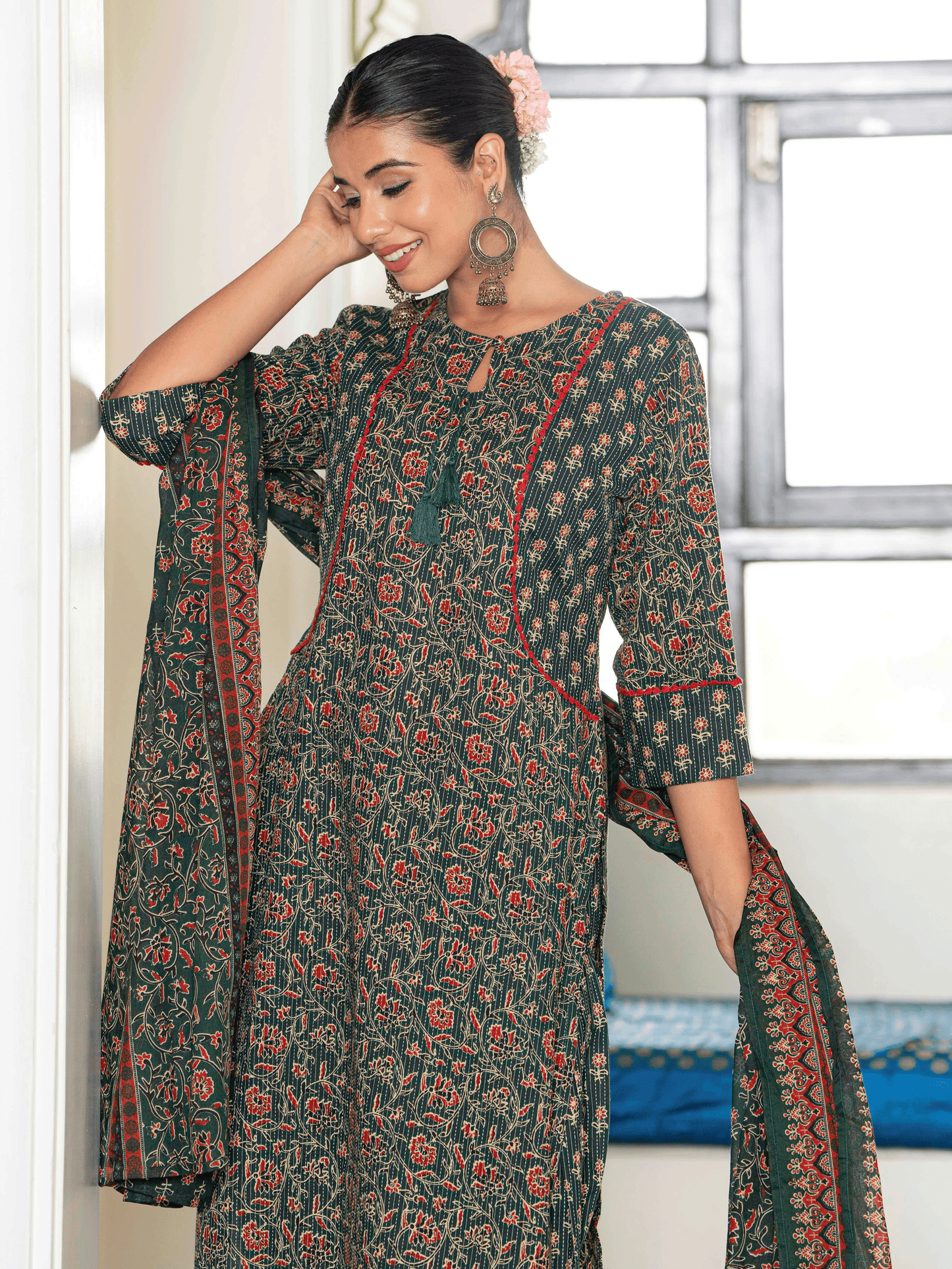 Embroidered Kantha Cotton Floral Straight Green Kurta