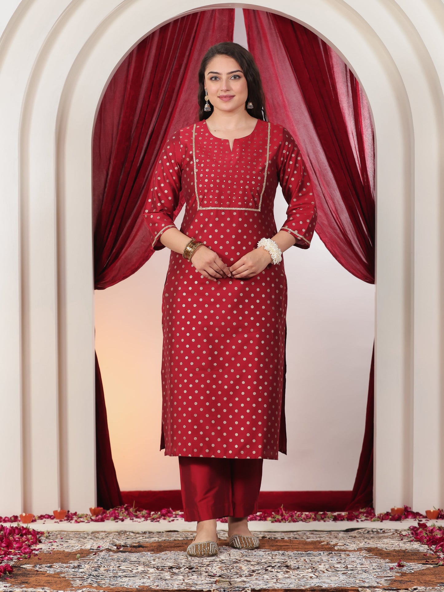 Embroidered Roman silk Gold foil Straight Red Kurta