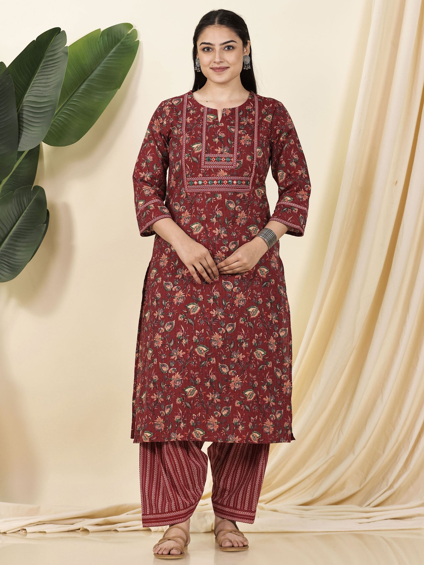 Embroidered Kantha Cotton Floral Straight Maroon Kurta