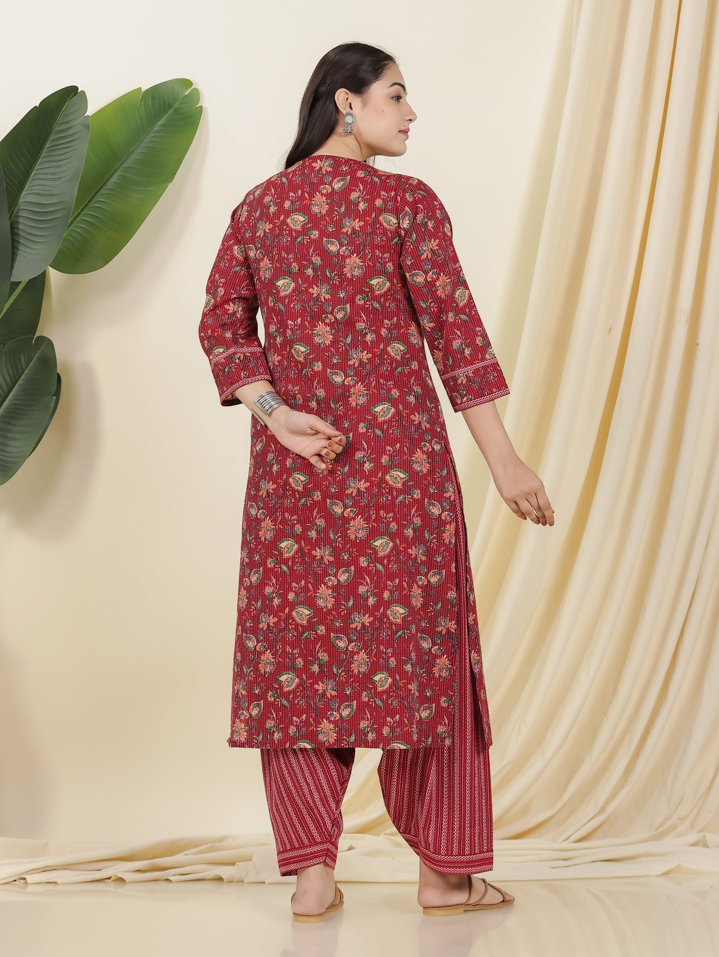 Embroidered Kantha Cotton Floral Straight Maroon Kurta