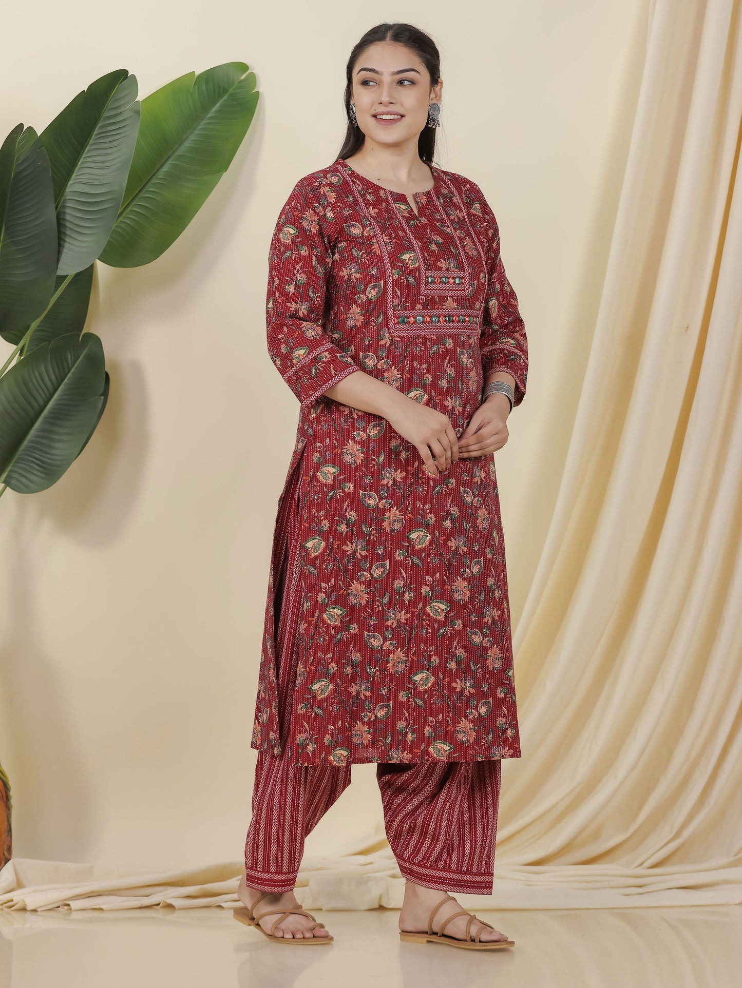 Embroidered Kantha Cotton Floral Straight Maroon Kurta