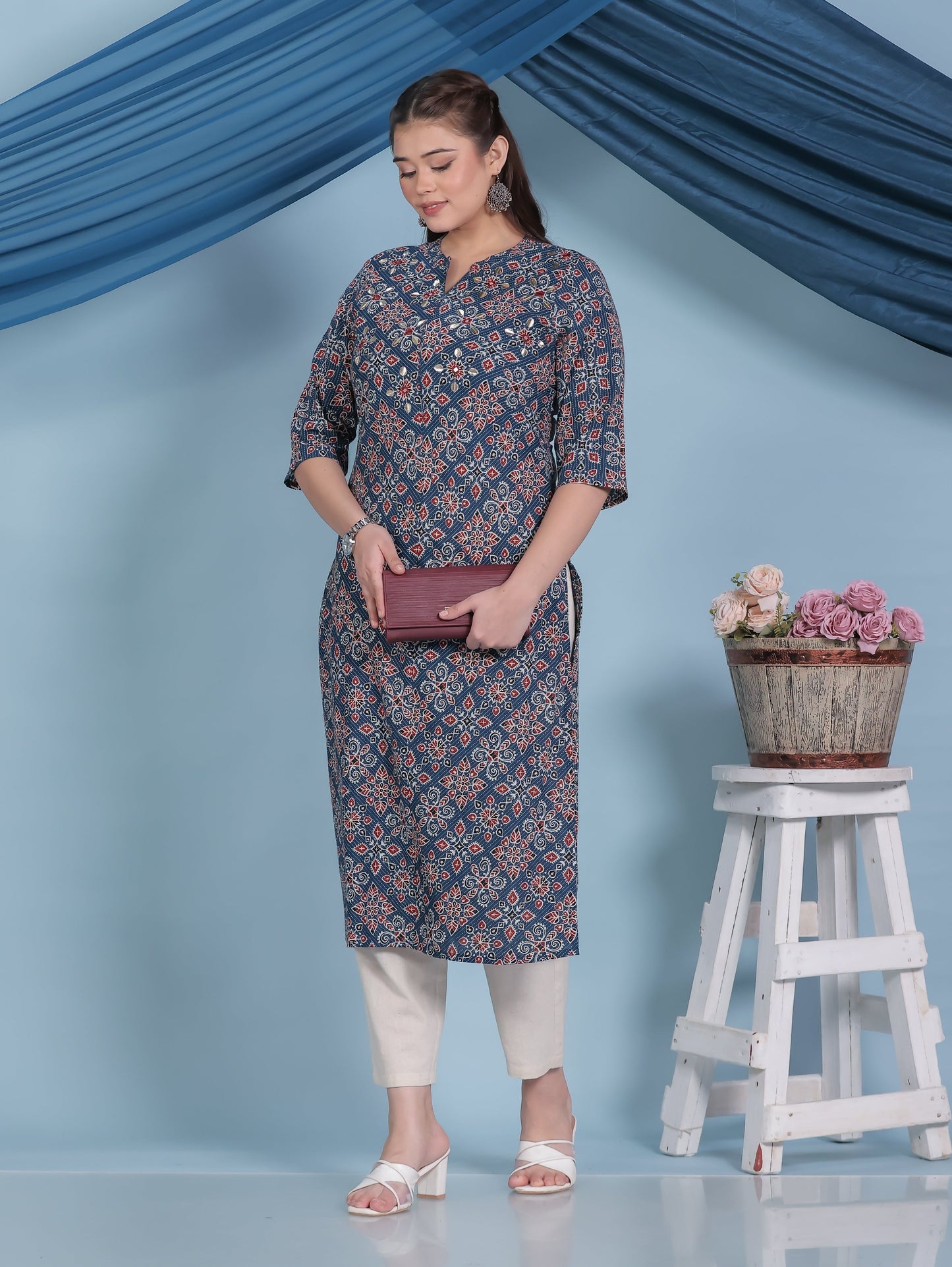 Embroidered Kantha Cotton Geometric Straight Blue Kurta