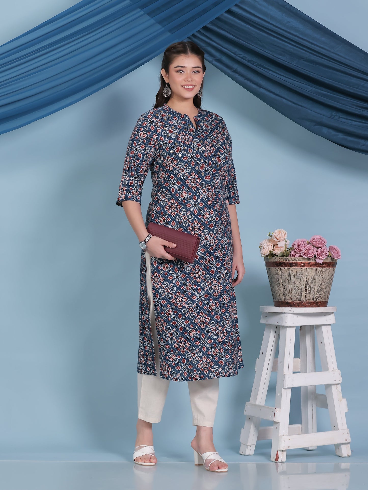 Embroidered Kantha Cotton Geometric Straight Blue Kurta