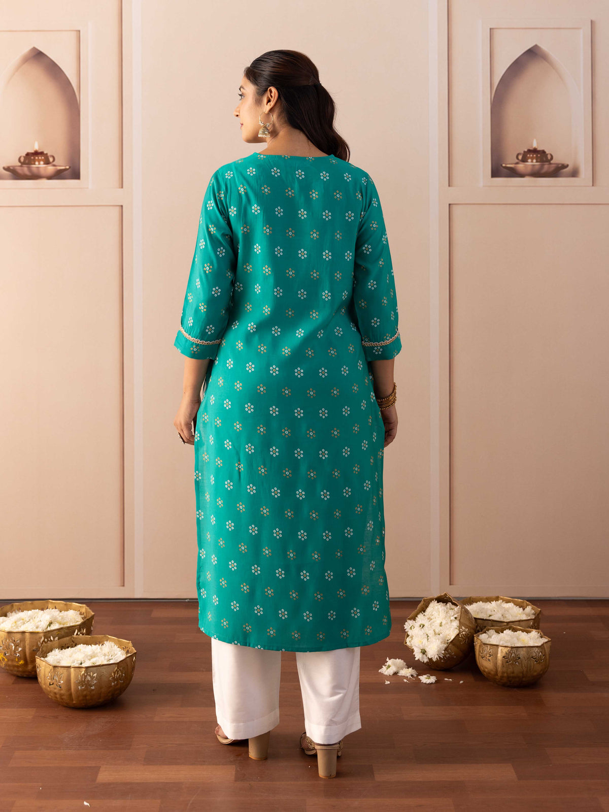 Embroidered Blended Silk Butti Straight Green Kurta