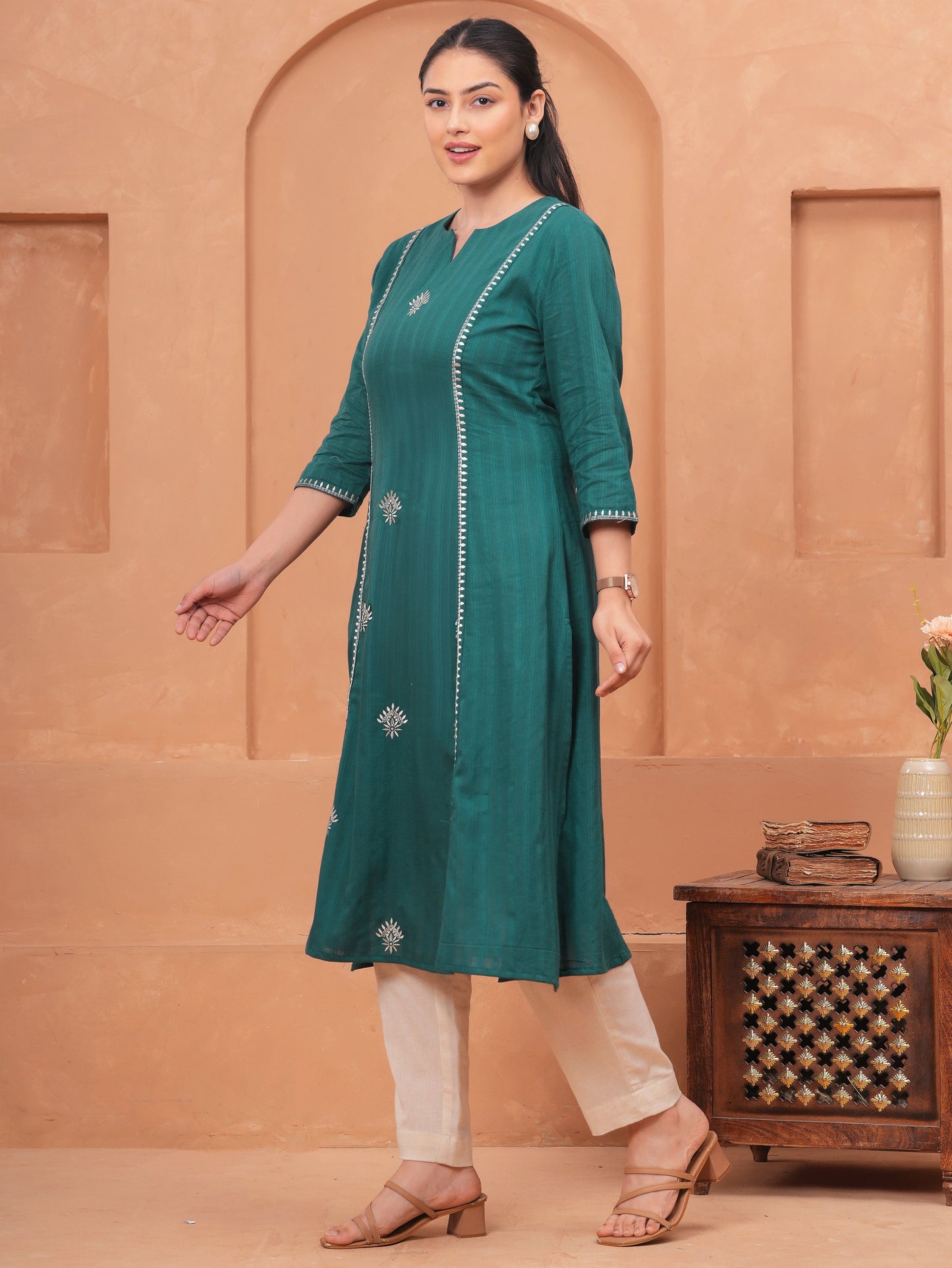 Embroidered Cotton Dobby Solid Straight Green Kurta