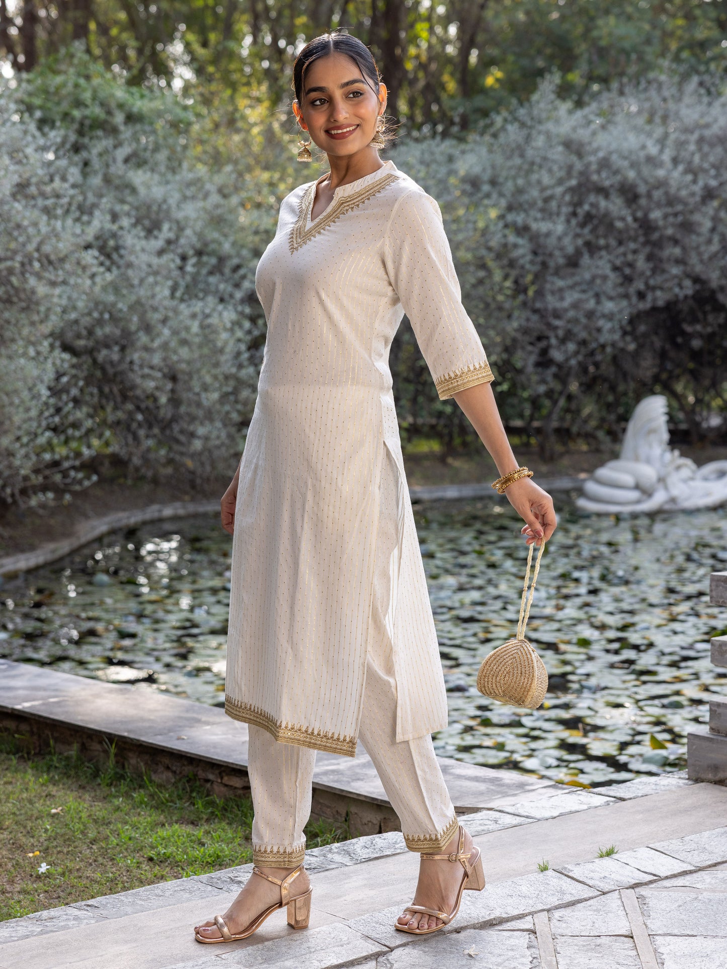 Embroidered Lurex Cotton Solid Straight White Kurta