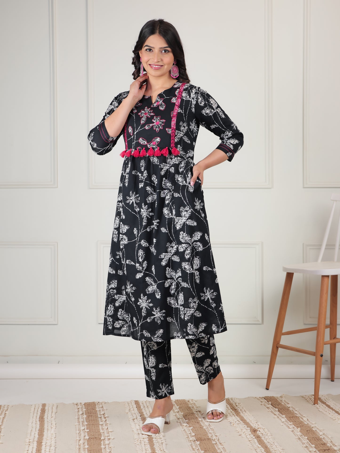 Embroidered Soft Cotton Floral Panelled Black Kurta
