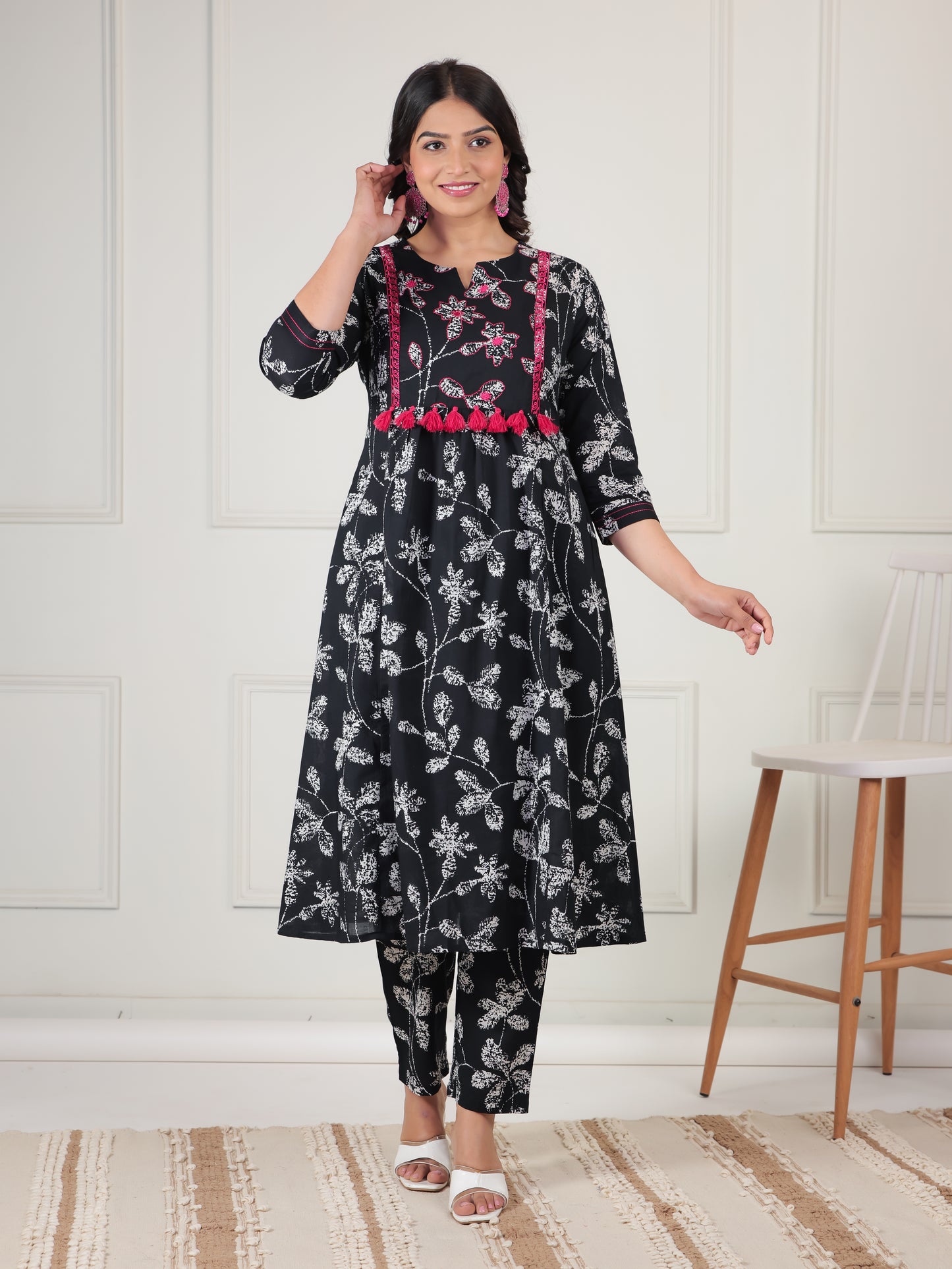 Embroidered Soft Cotton Floral Panelled Black Kurta