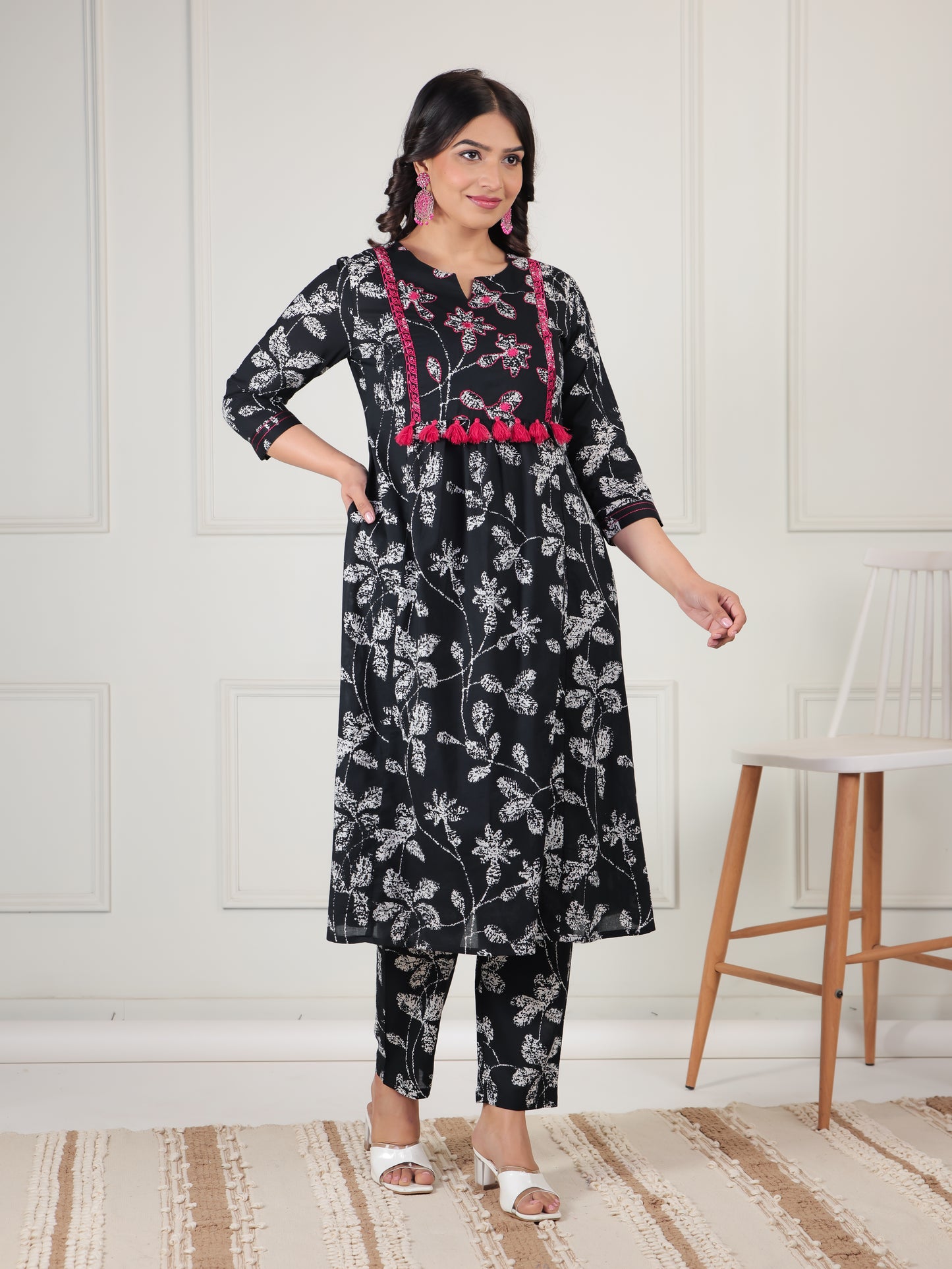 Embroidered Soft Cotton Floral Panelled Black Kurta